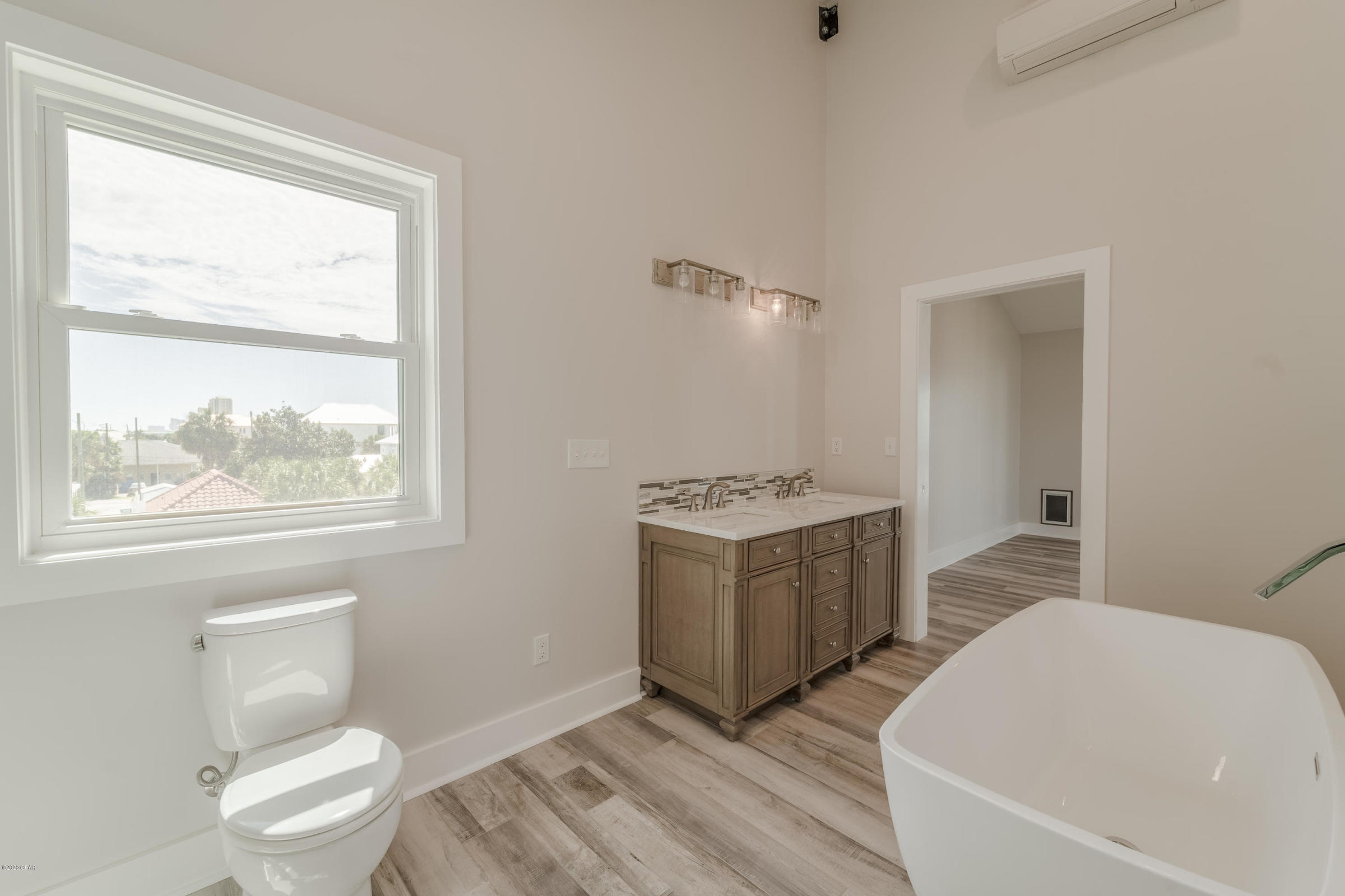 LAGUNA BEACH - Residential