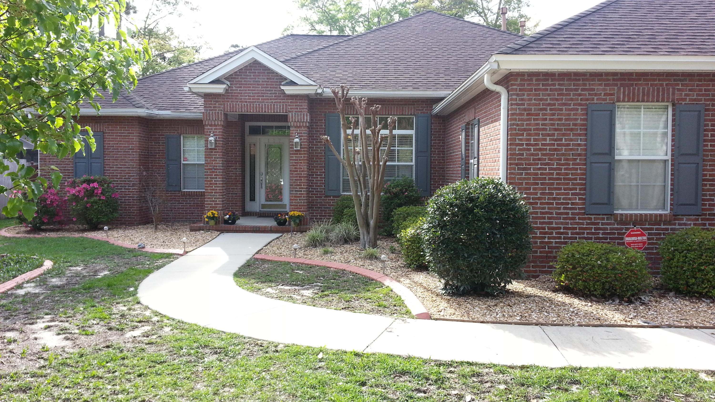 Built as a Randy Wise model home!! Entering through the leaded glass front door w/ side lights, the lovely foyer welcomes you to this immaculate split bedroom floor plan home. Great Rm is complimented w/ a Gas Fireplace and built-ins on each side and Crown molding. Kitchen features beautiful Granite Counter tops; loads of counter space, decorative backsplash, Stainless Steel Bosch Dishwasher, Smooth top Stove & Microwave; Stainless Steel side by side Frig; Pantry and Breakfast Bar. Breakfast Nook off of Kitchen w/ nice size windows for great natural light. Hardwood flooring in Great Rm & Dining Rm and tile in the bathrooms, Kitchen and hallways. Master Bedroom has trayed ceilings and door leading out to the screened porch. Master bath features, Double Vanity, Separate Shower w/ glass
