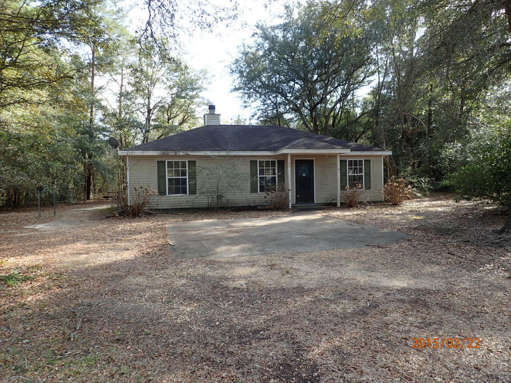 This property is an REO home. This 3 bedroom 2 bath home was built in 1995, has all vinyl siding, and located on a paved road. Home has indoor laundry, kitchen/dining area and split bedroom design. Inside you will also find a wood burning fireplace. This home needs some work and may not qualify for all for all financing. Located conveniently between Crestview and Defuniak Springs. A great opportunity for investors or those who are willing to put some sweat equity into this home! ** Employees of Bank of America or its affiliates or subsidiaries are strictly prohibited from directly or indirectly purchasing any property owned by Bank of America.**
