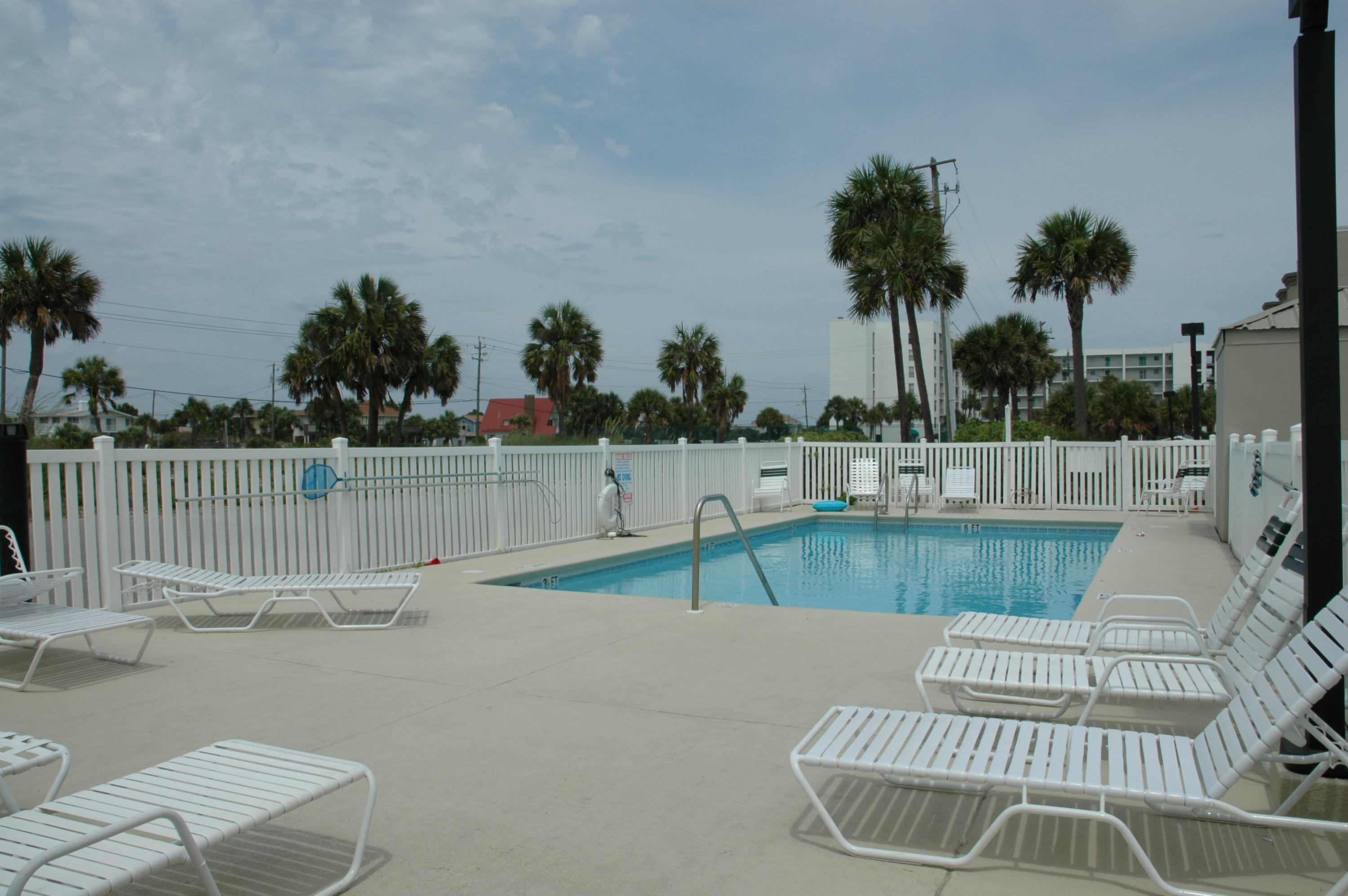 EMERALD TOWERS WEST CONDO - Residential