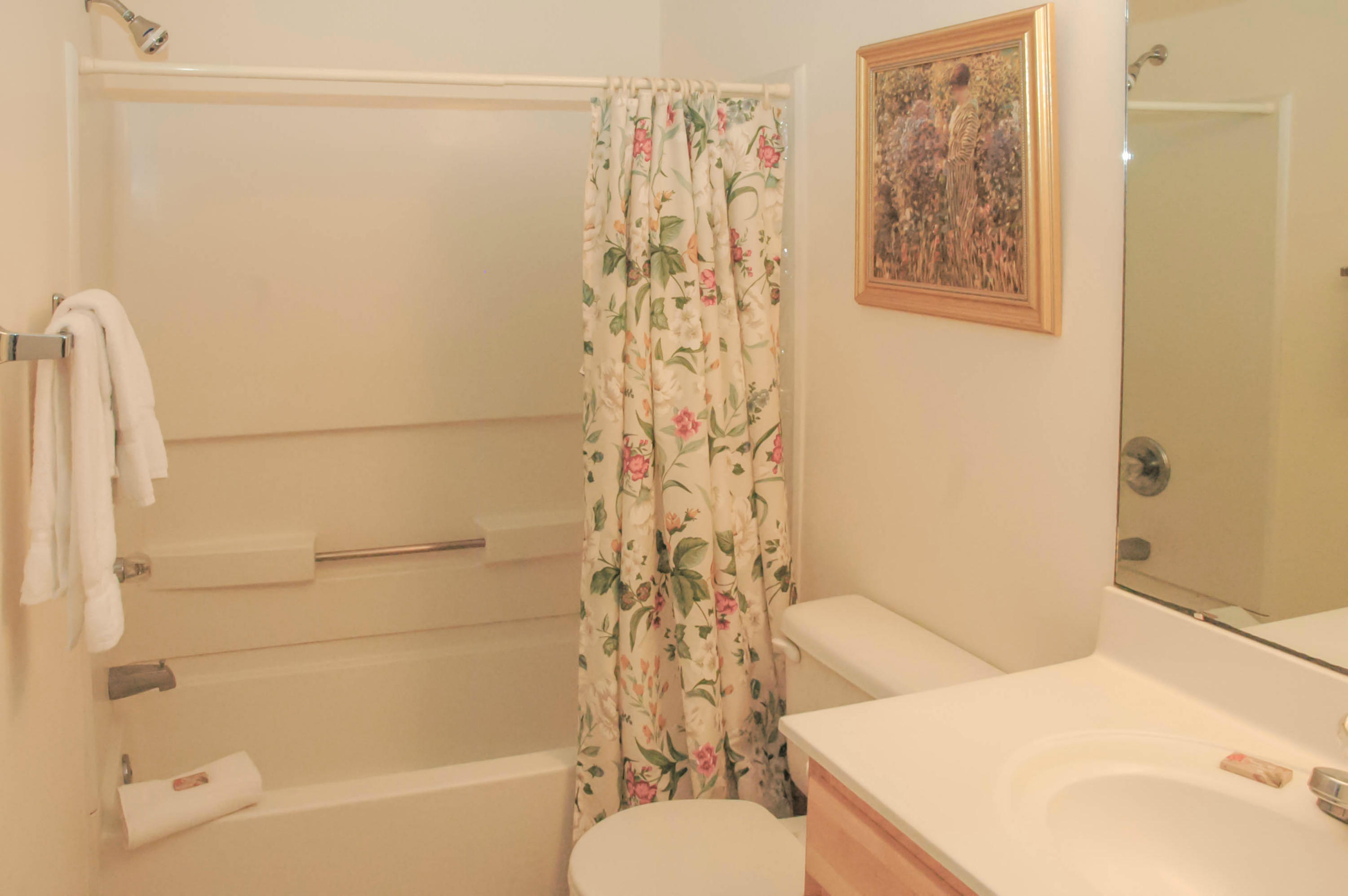 EMERALD TOWERS WEST CONDO - Residential