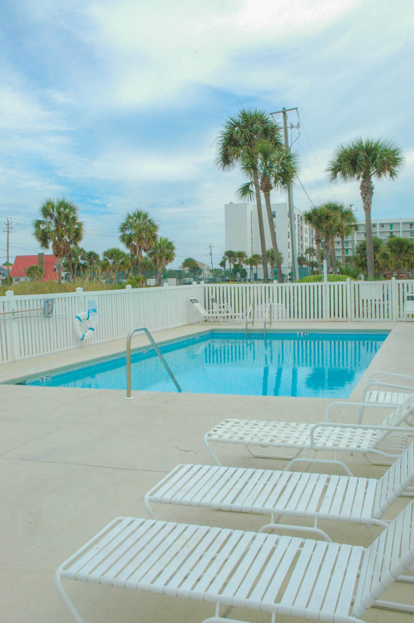 EMERALD TOWERS WEST CONDO - Residential