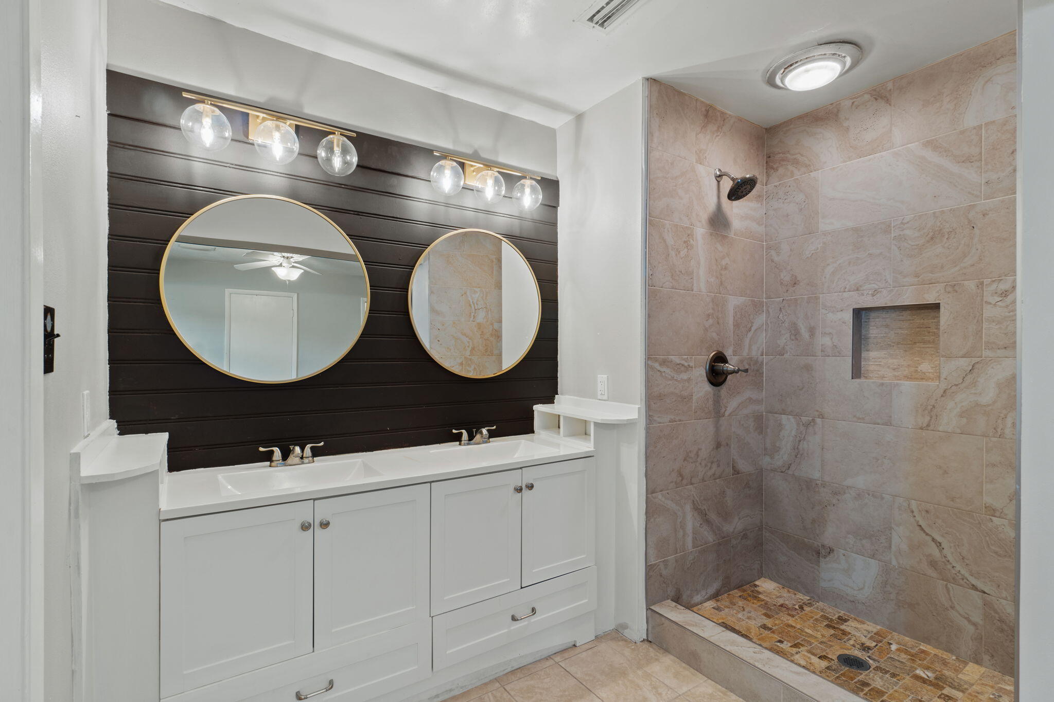 OAK TREE PARK - Residential