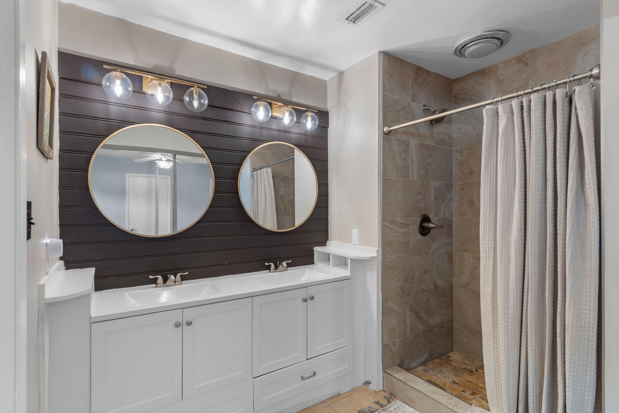 OAK TREE PARK - Residential