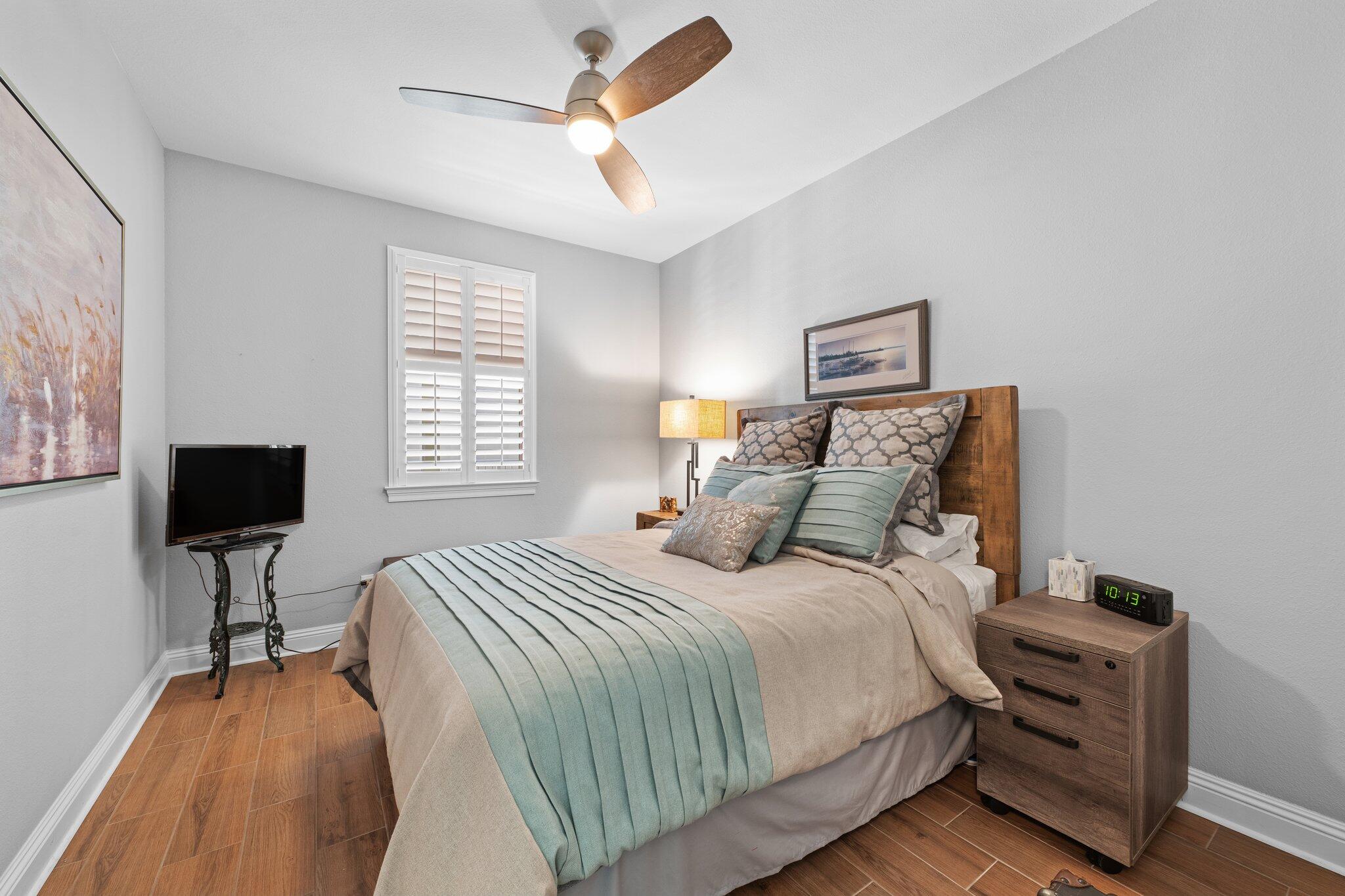 LAGUNA POINTE - Residential