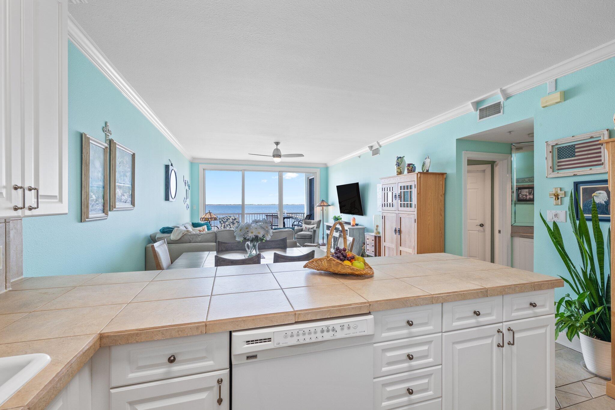 LAGUNA POINTE - Residential