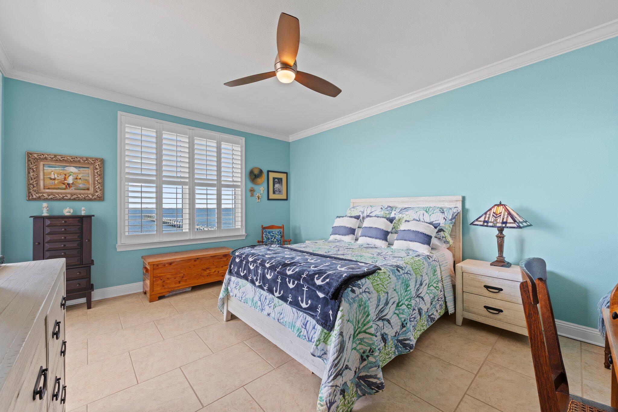 LAGUNA POINTE - Residential