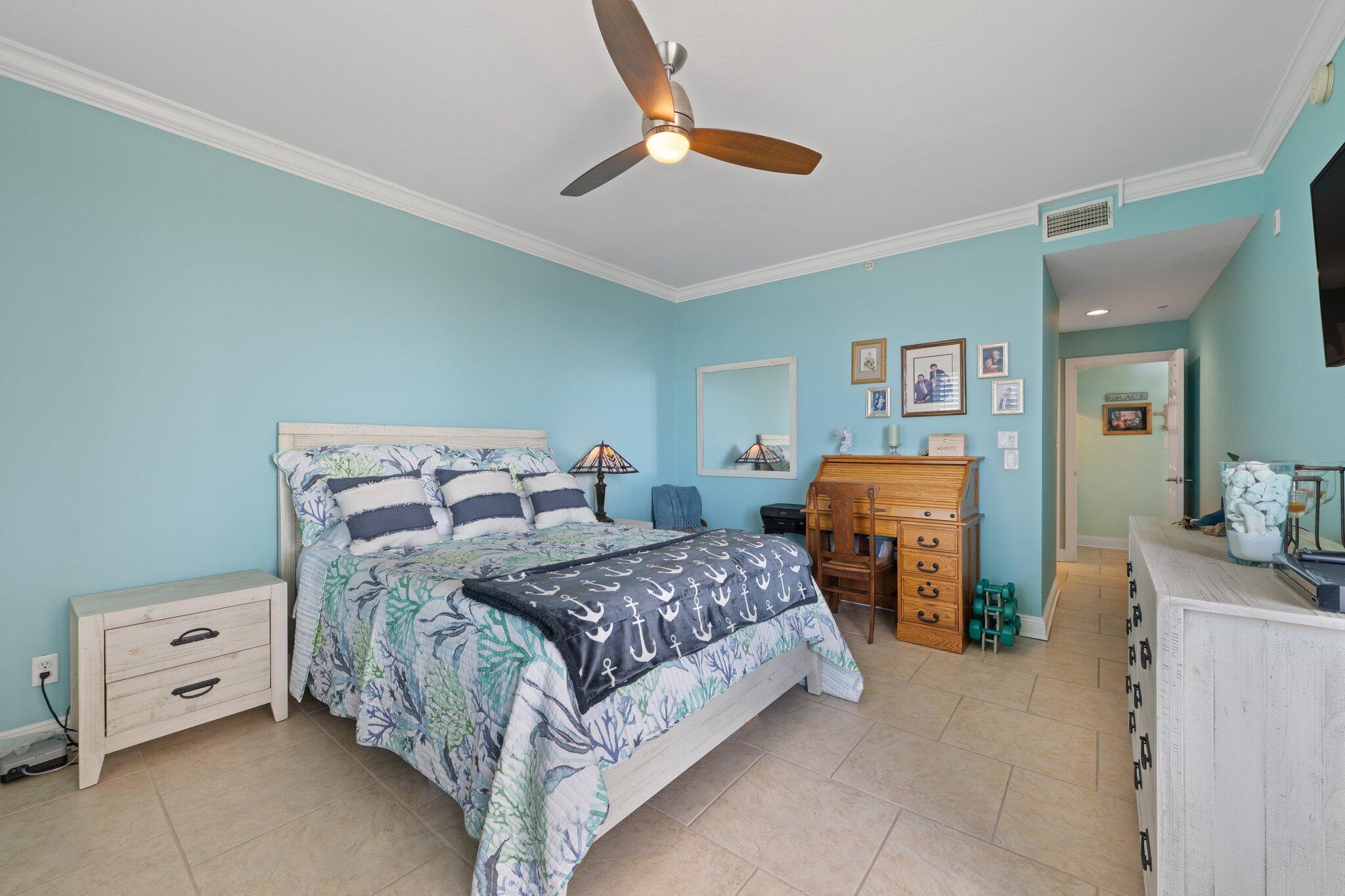 LAGUNA POINTE - Residential