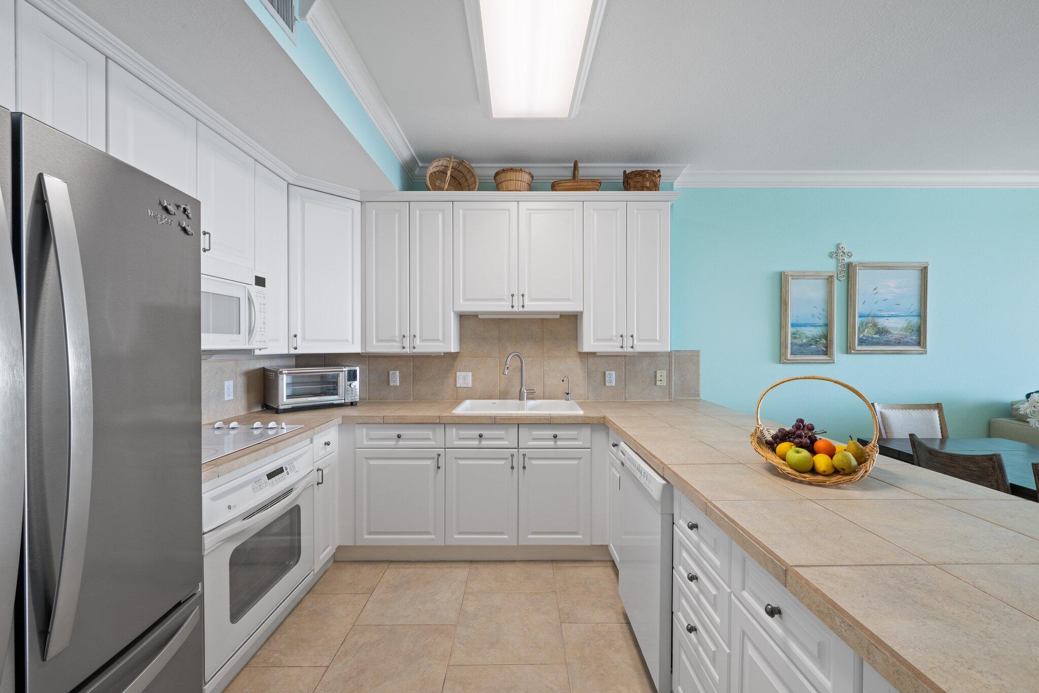 LAGUNA POINTE - Residential
