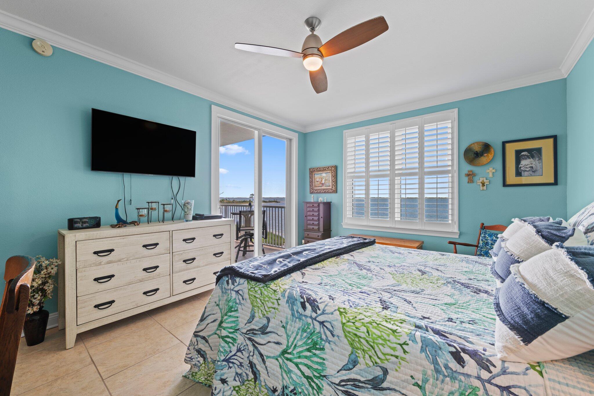 LAGUNA POINTE - Residential