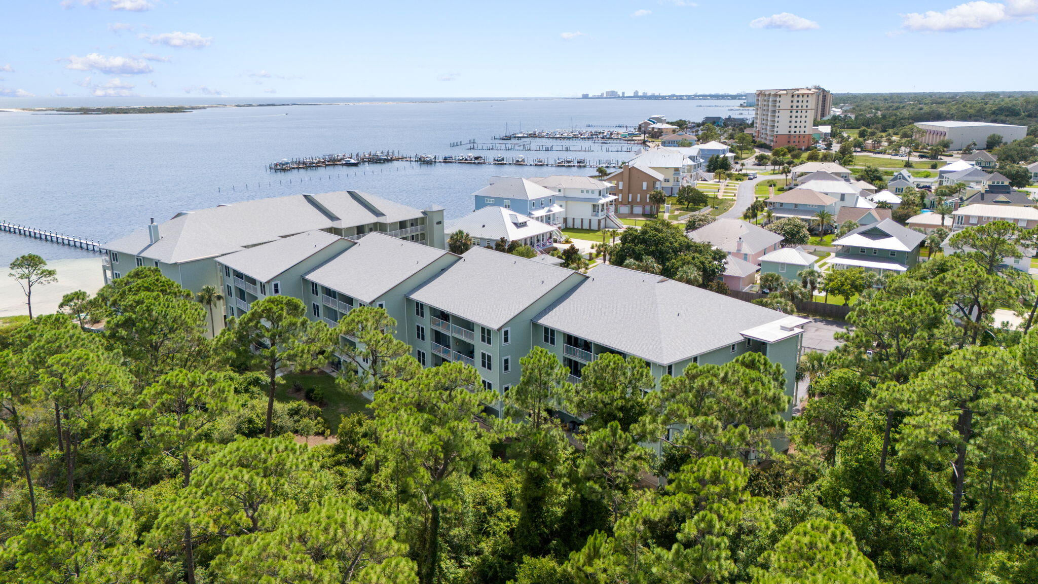 LAGUNA POINTE - Residential