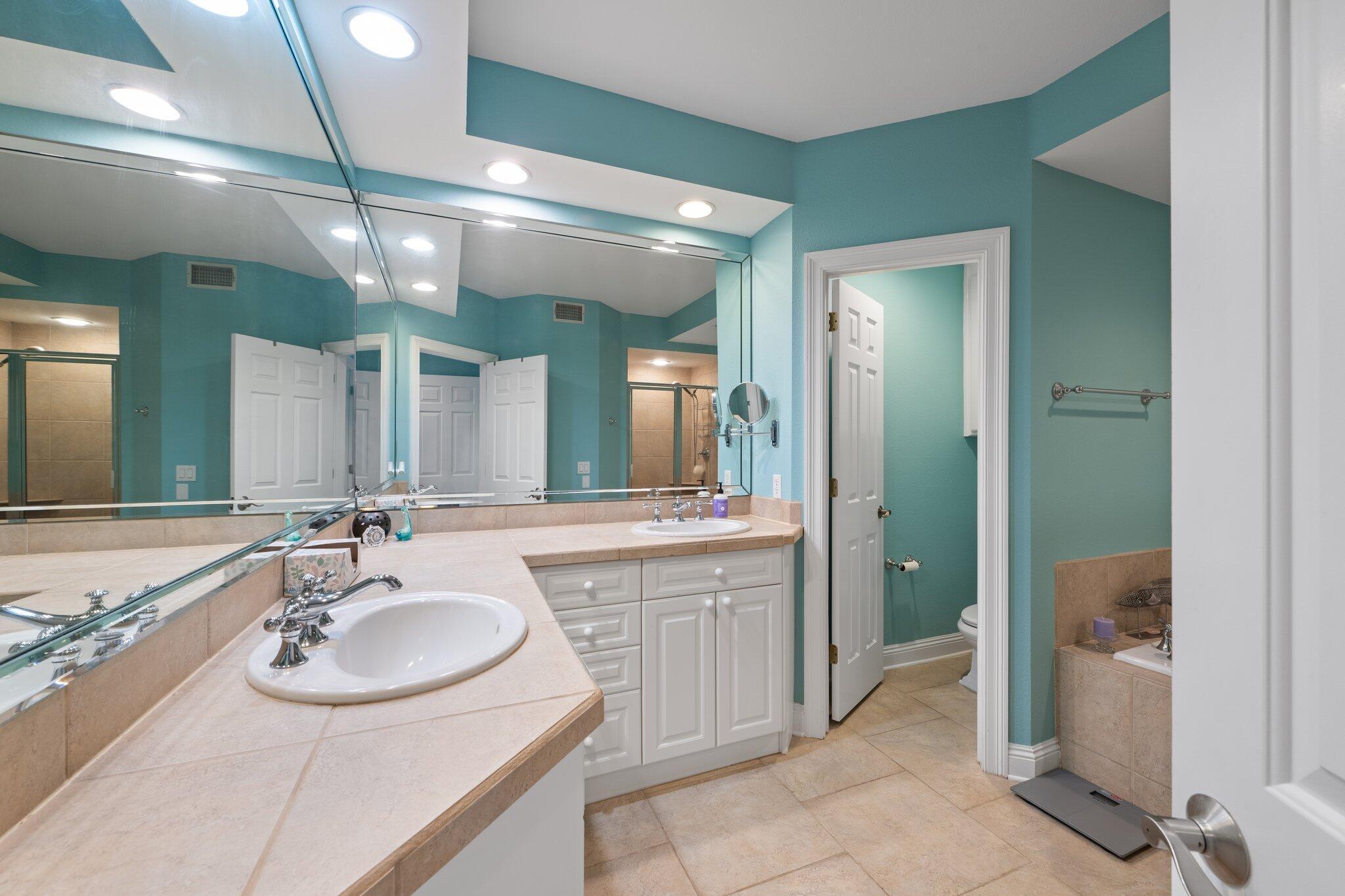 LAGUNA POINTE - Residential