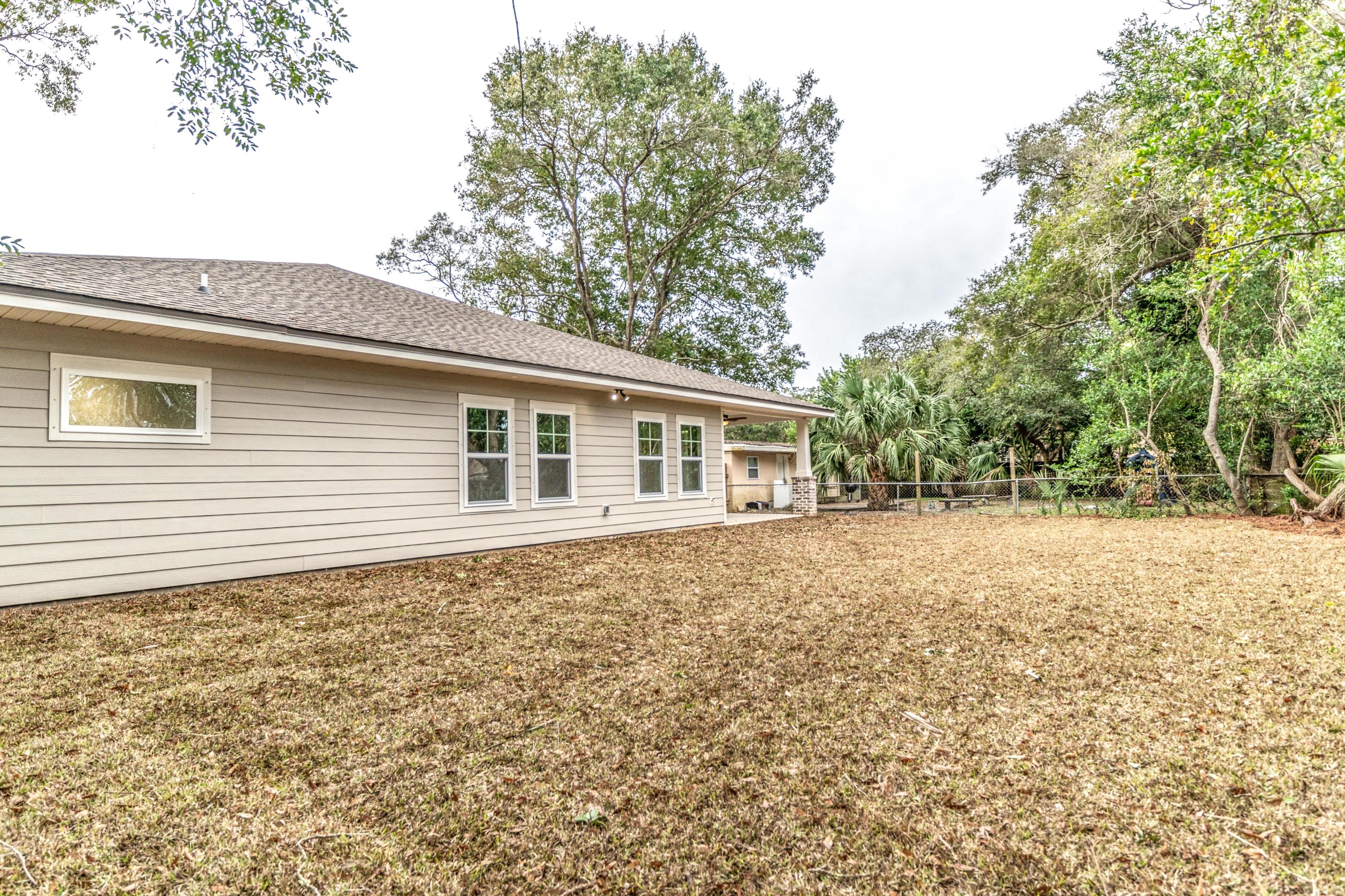 ELLIOTTS POINT - Residential