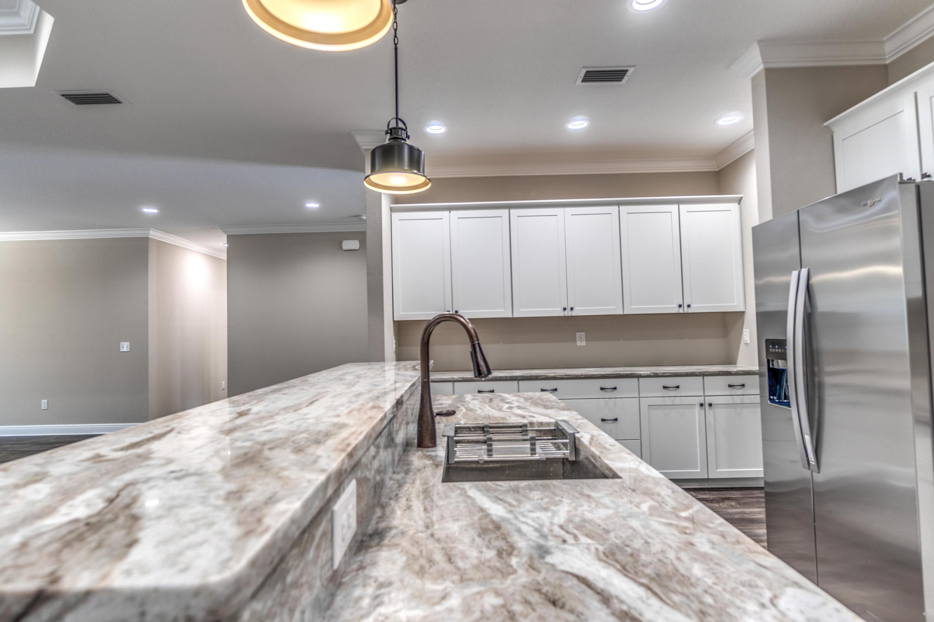 ELLIOTTS POINT - Residential