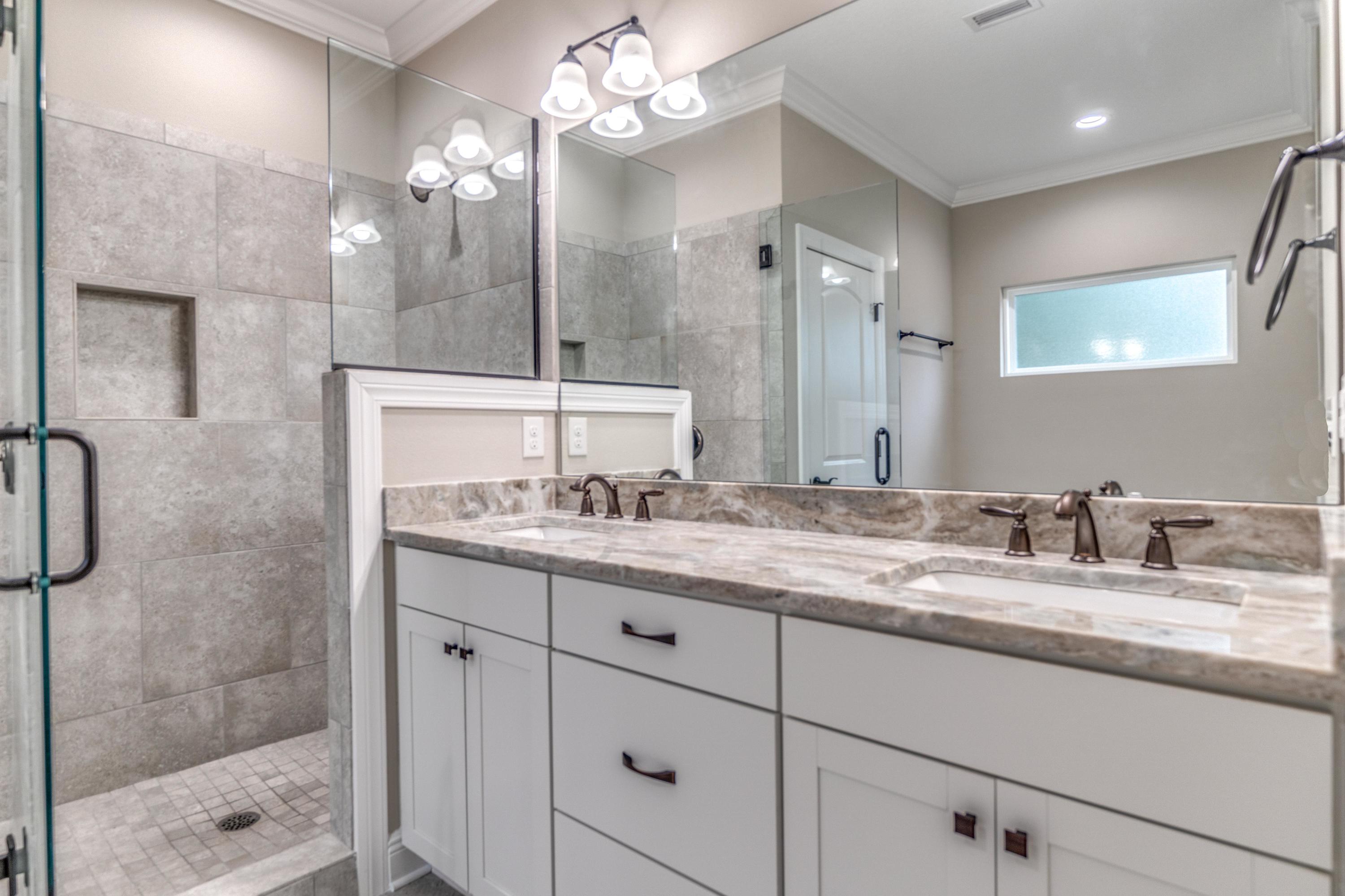 ELLIOTTS POINT - Residential