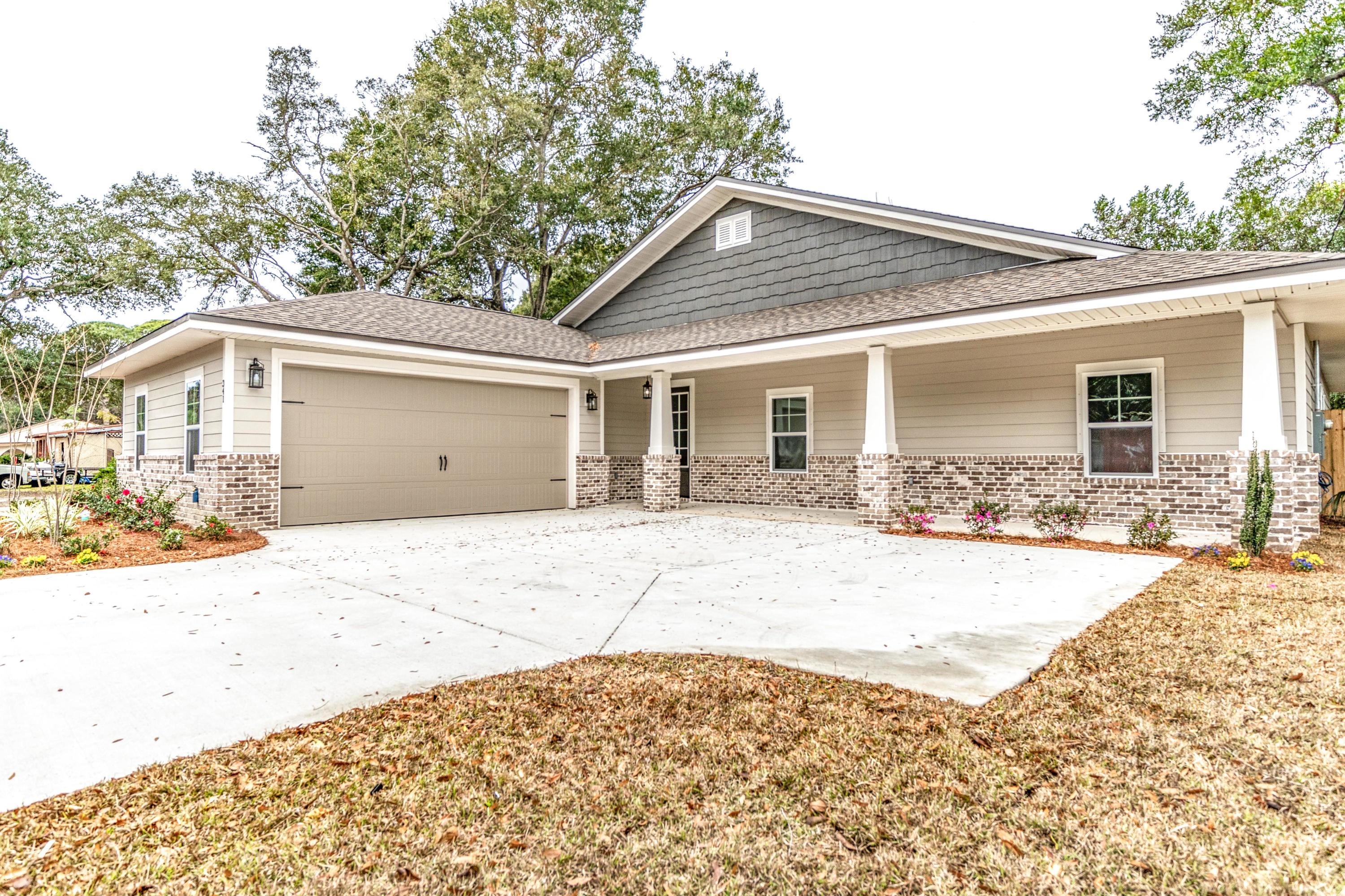 ELLIOTTS POINT - Residential