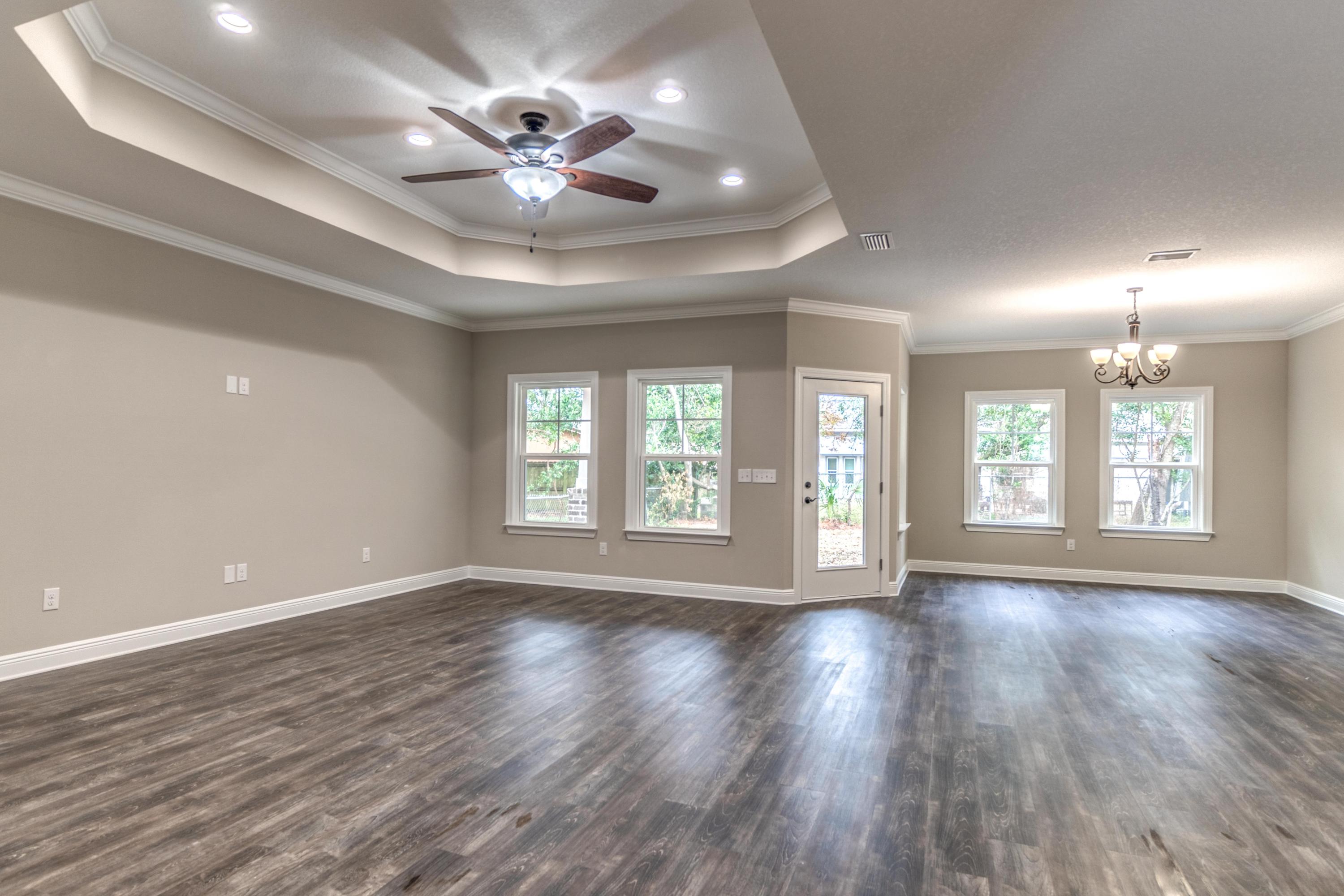 ELLIOTTS POINT - Residential