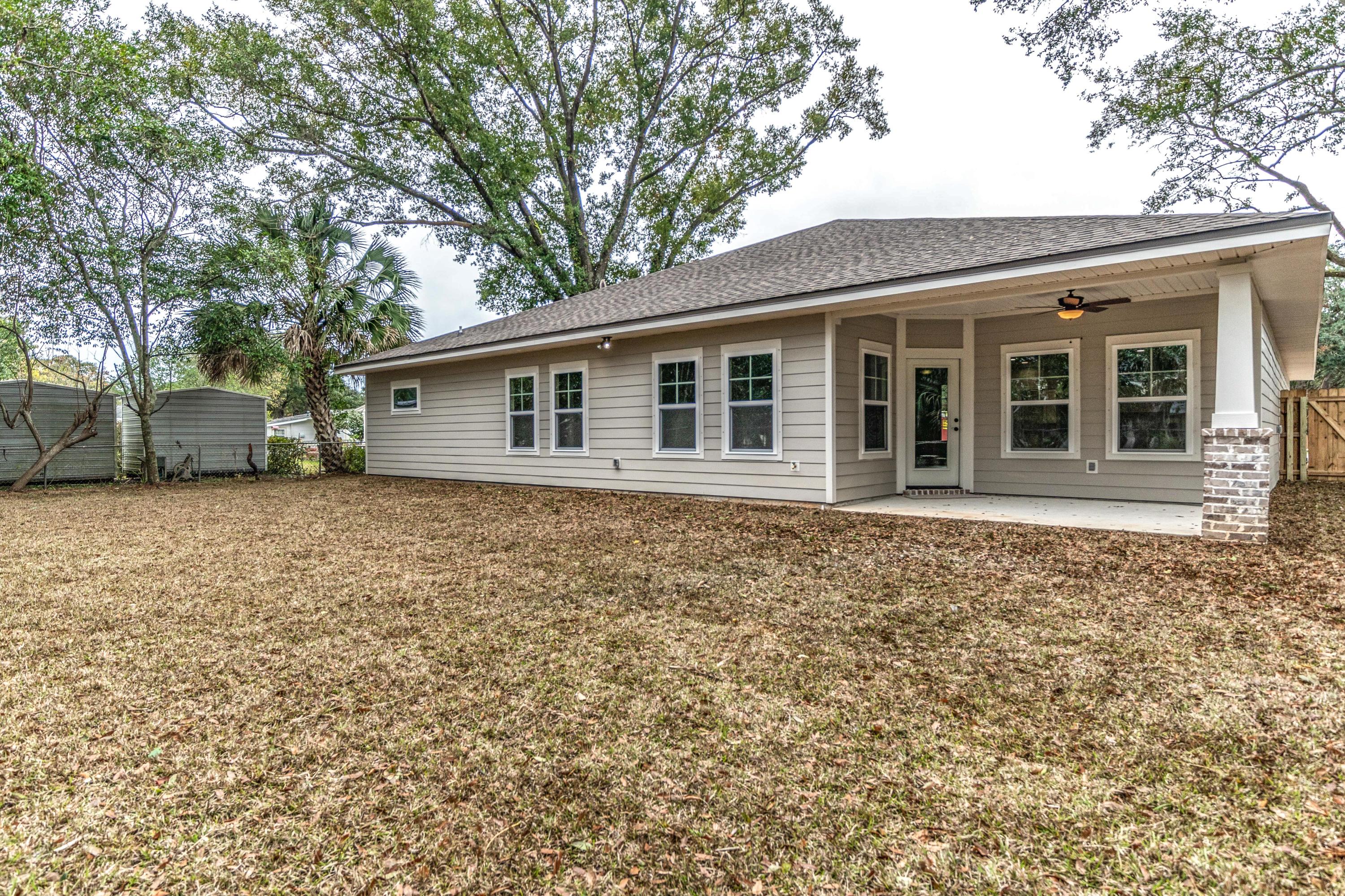 ELLIOTTS POINT - Residential