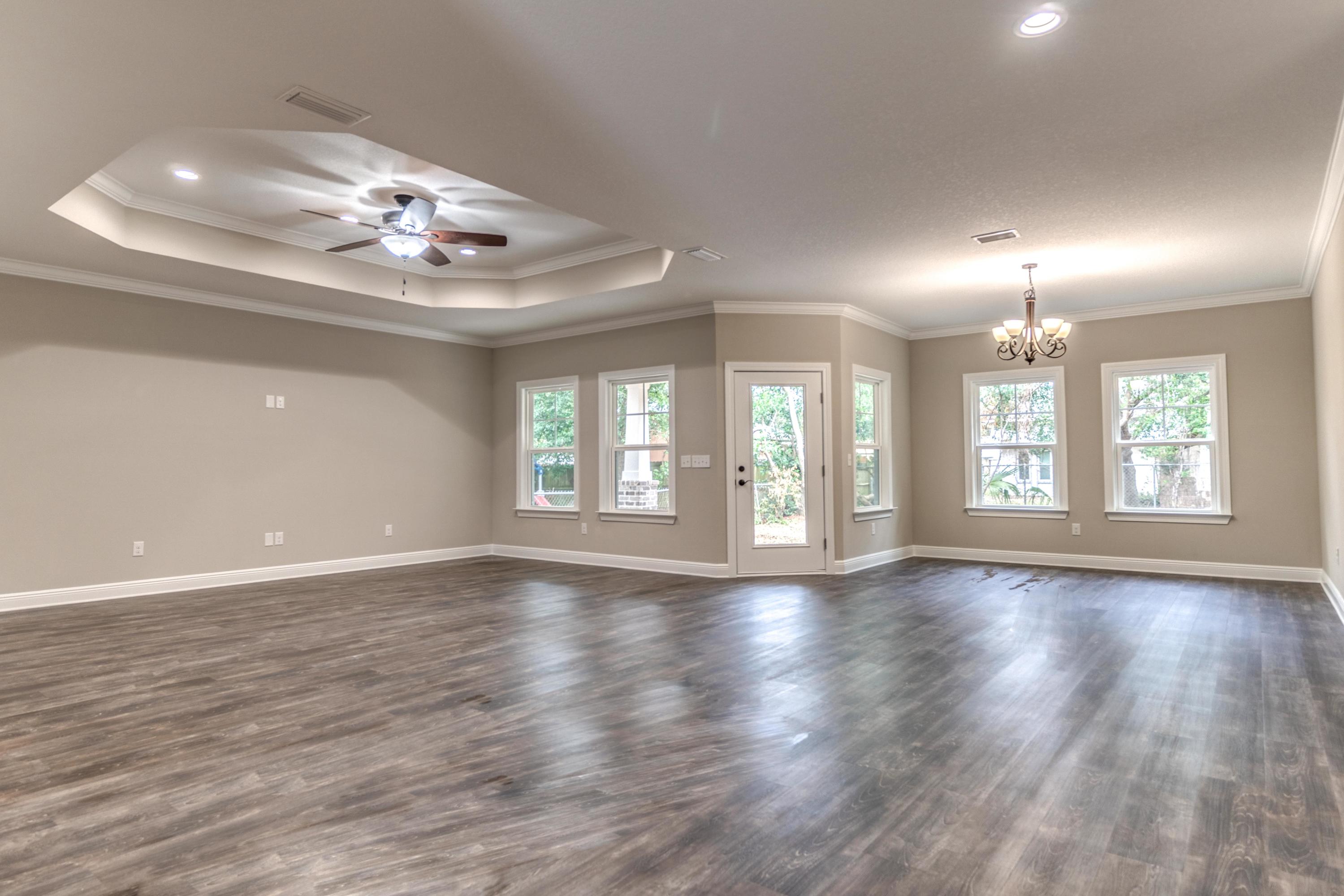 ELLIOTTS POINT - Residential