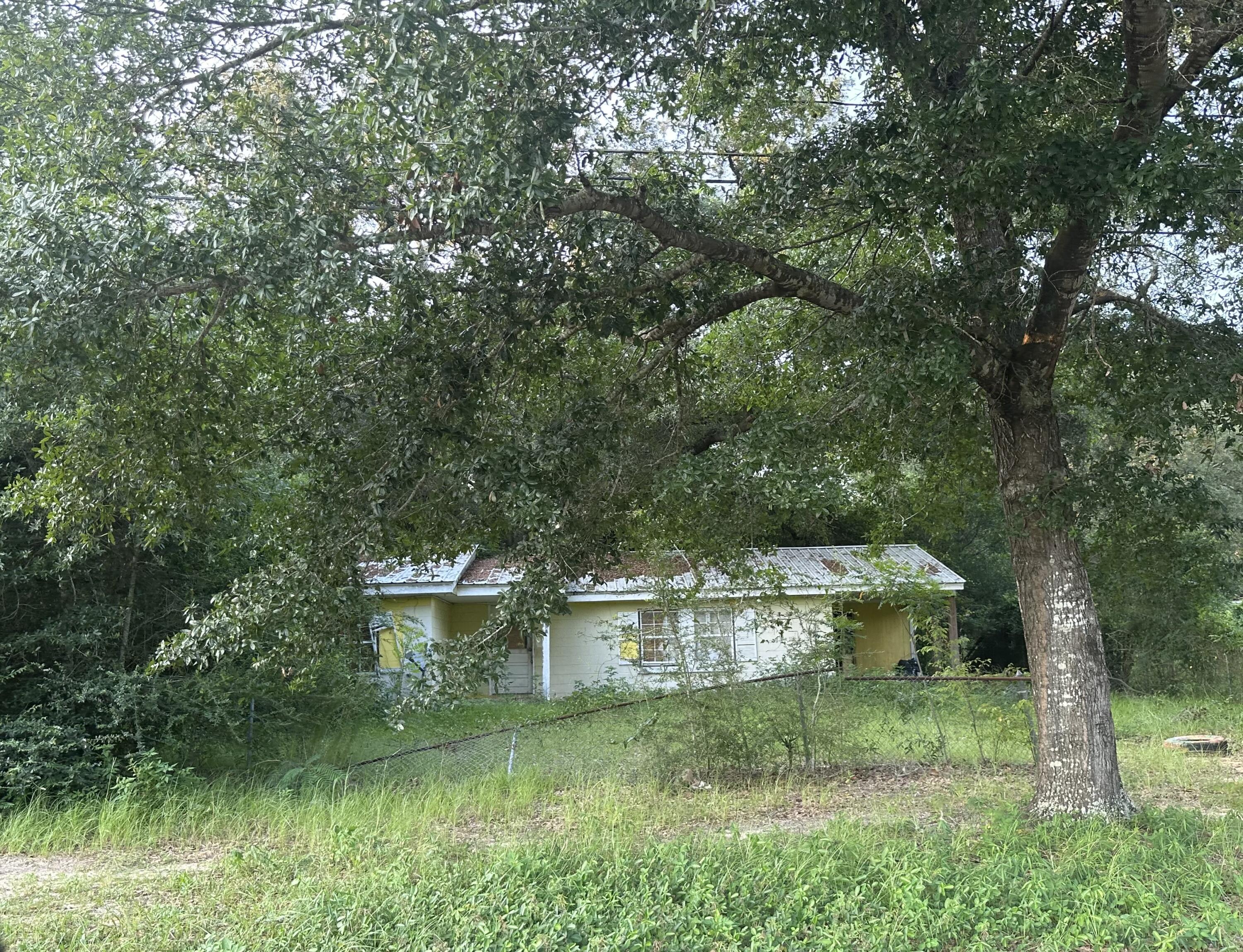 This small block home is a great renovation project, offering solid potential for the right buyer. Zoned HCD, the property sits on a nice lot with mature oak trees, providing a peaceful setting and room for growth. Whether you're restoring the home or considering other options, this lot offers flexibility and possibilities.