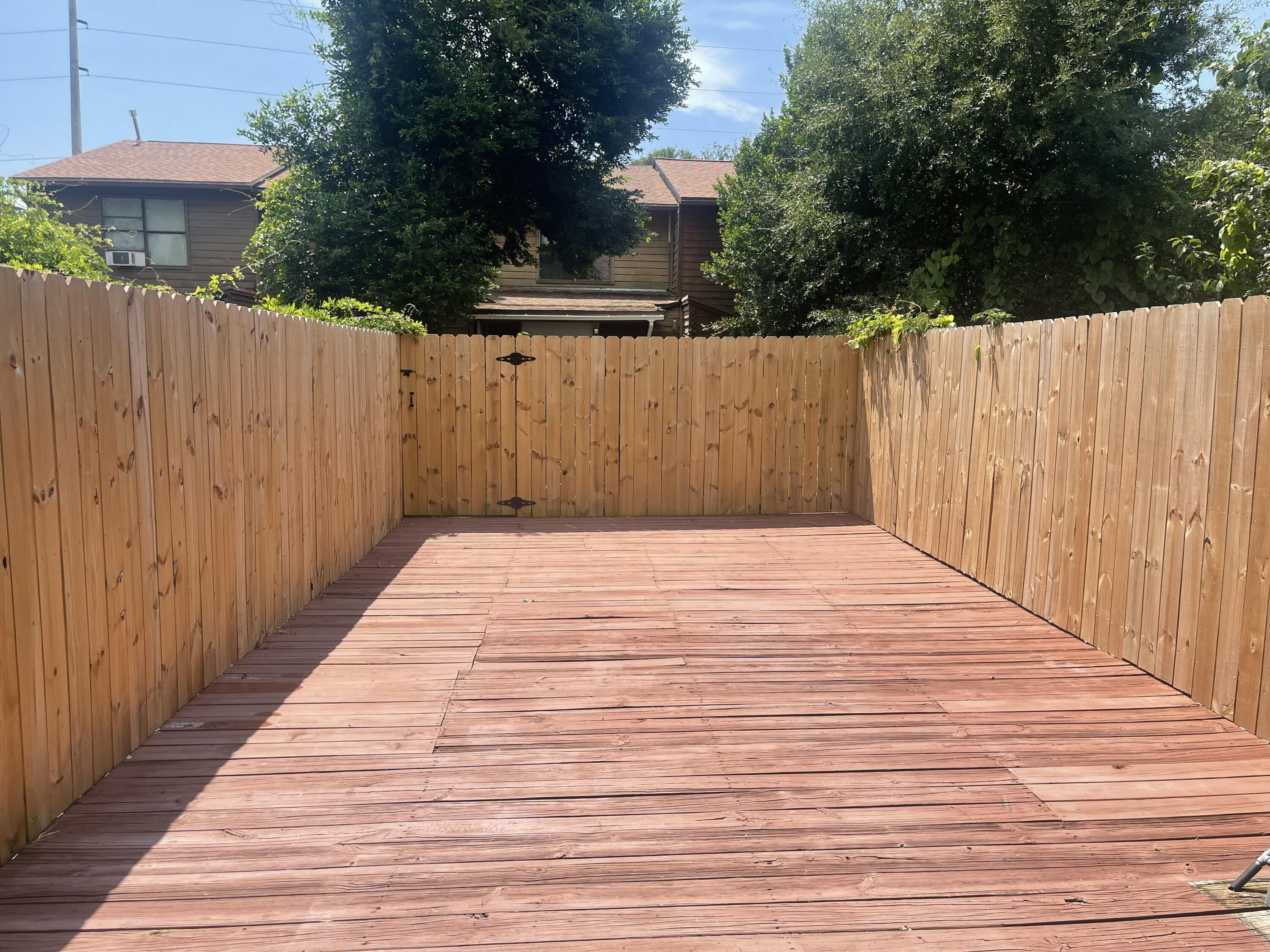 MONTAGE MANOR - Residential