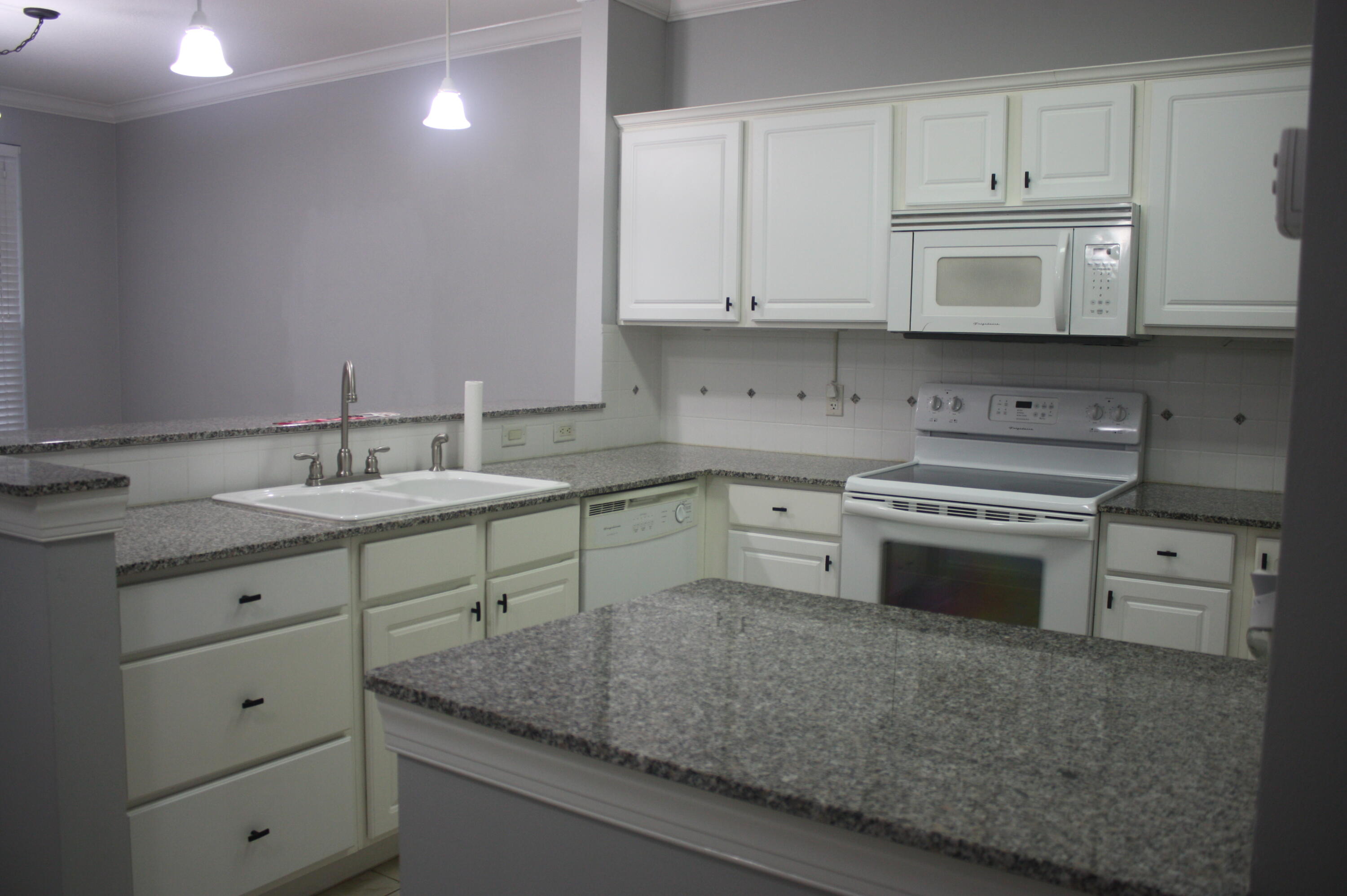 FRENCH QUARTERS - Residential Lease