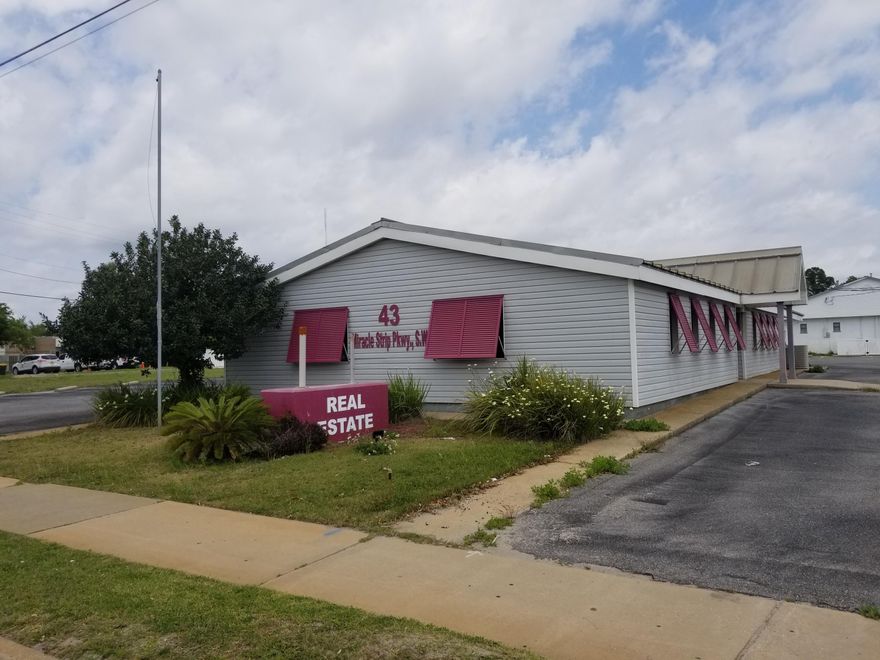 Freestanding building located next to Fort Walton Beach City Hall. Located at the NEC of Hwy. 98 and St. Mary Ave. Several offices and large open areas, 2 restrooms, coffee bar. Could be used as retail or restaurant. 35 parking spaces. Zoned CG Commercial.