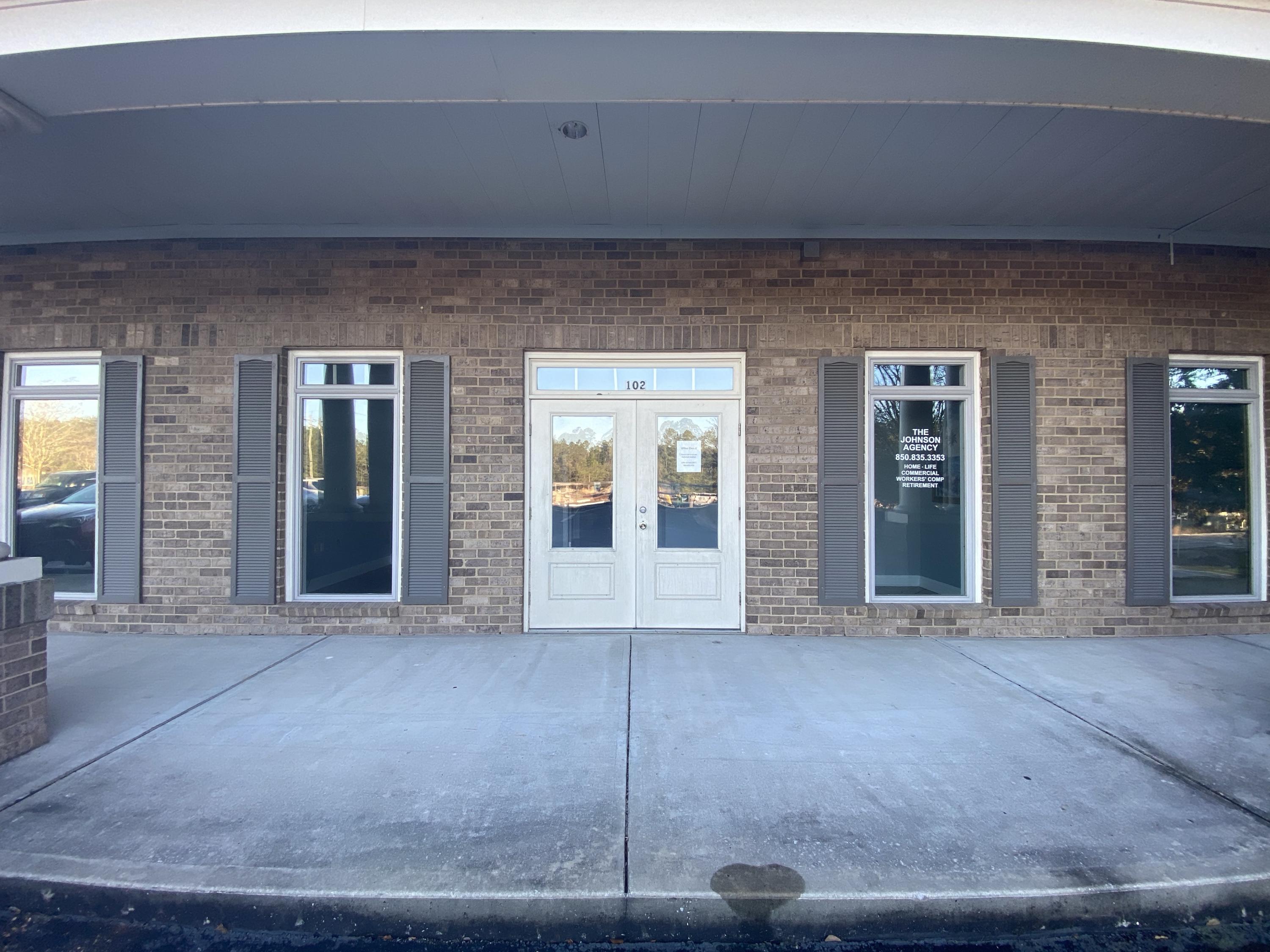 Here is your opportunity to own the perfect unit in the middle of the City of Freeport! This unit was at one time a dental office so there are six rooms with plumbing hookups which would make a great setup for a hair or nail salon also. The unit has two restrooms perfect for customers and employees. Don't miss out on this unit!