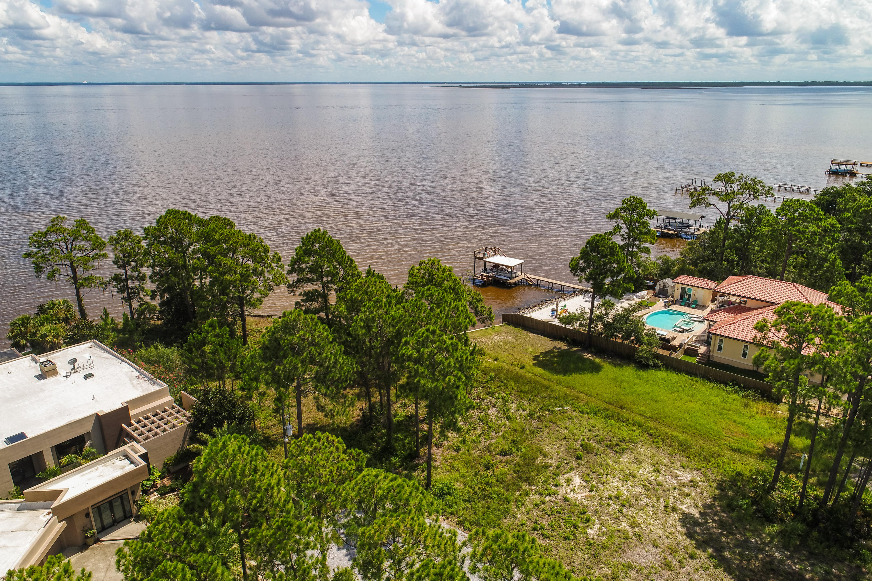 SHELTER COVE ESTATES - Land