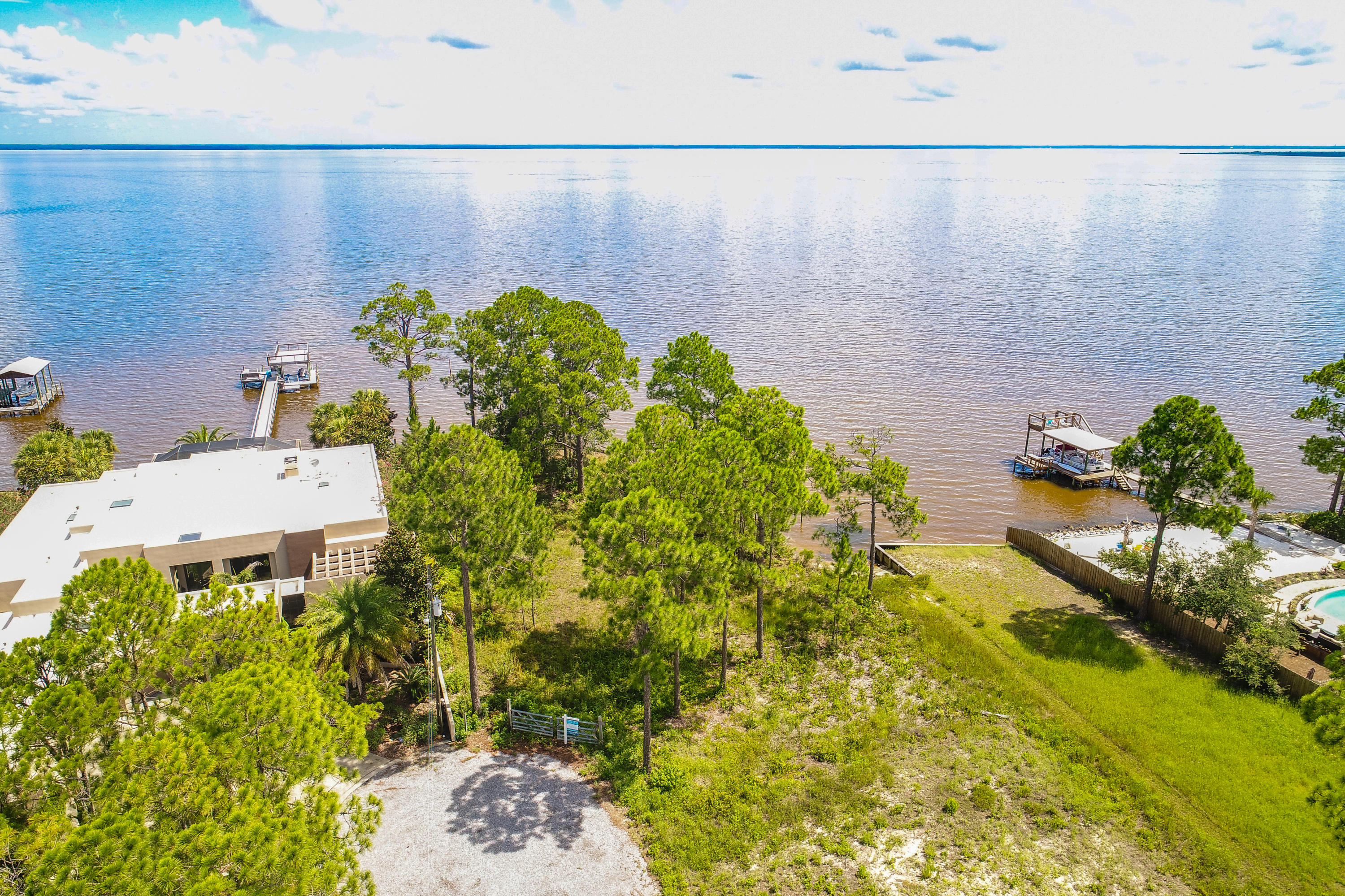 SHELTER COVE ESTATES - Land