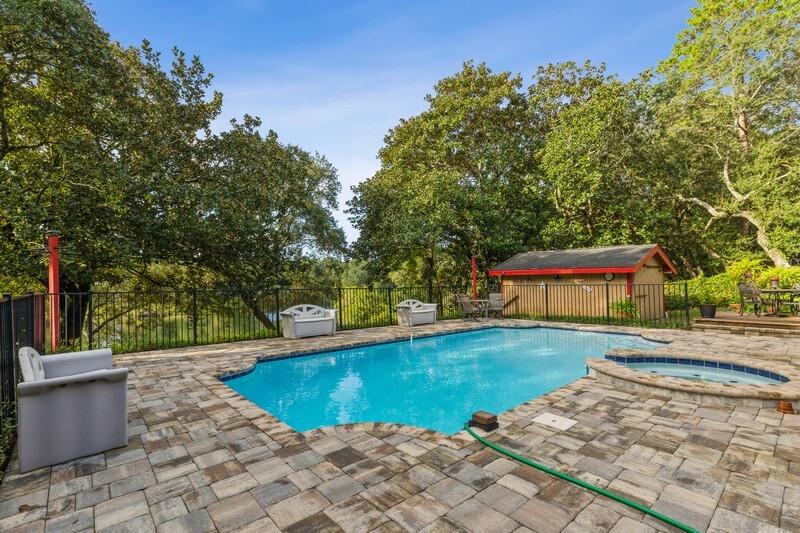LAKE SHARON ESTATES - Residential