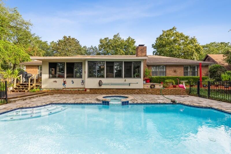LAKE SHARON ESTATES - Residential
