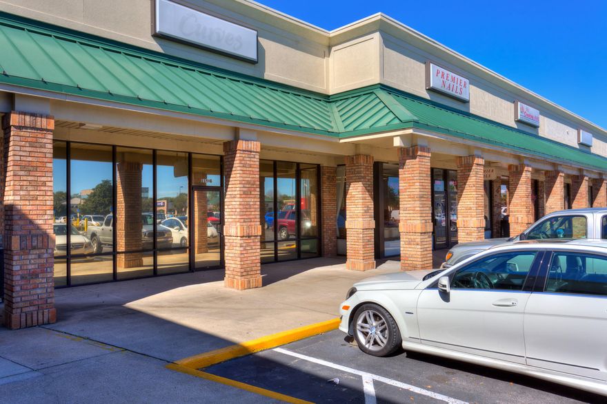 Great retail space at Choctaw Plaza with a good visibility and signage on Racetrack Rd. Completely open floor plan with two bathrooms. Other tenants at Choctaw Plaza include BBVA Compass Bank, Coldwell Banker, Big Lots, Dollar General, Rent-a-Center, Little Caesars, etc. Very competitive pricing at $10 base rent plus $2.5 CAM. Video tour is available here: http://emeraldcoastvirtualtours.com/clients/oxana-solovieva/choctaw-plaza/choctaw-plaza.html