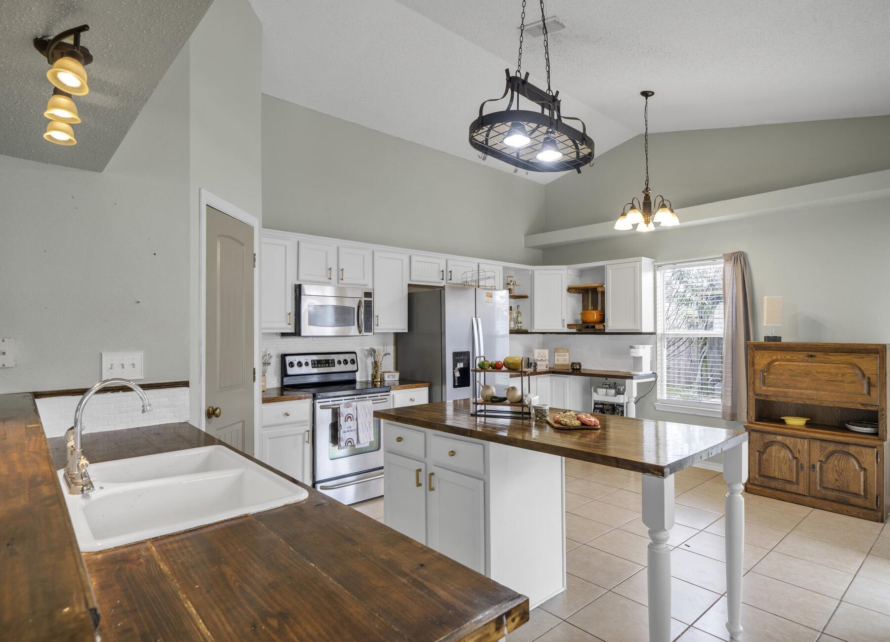 REDSTONE ESTATES - Residential