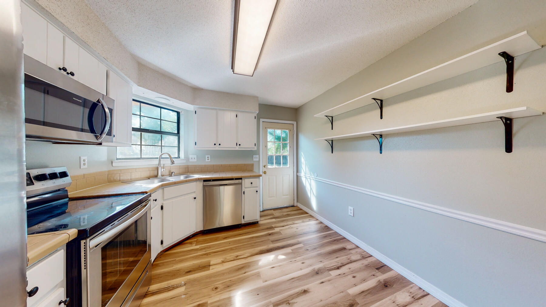 COUNTRYVIEW ESTATES 1ST ADDN - Residential