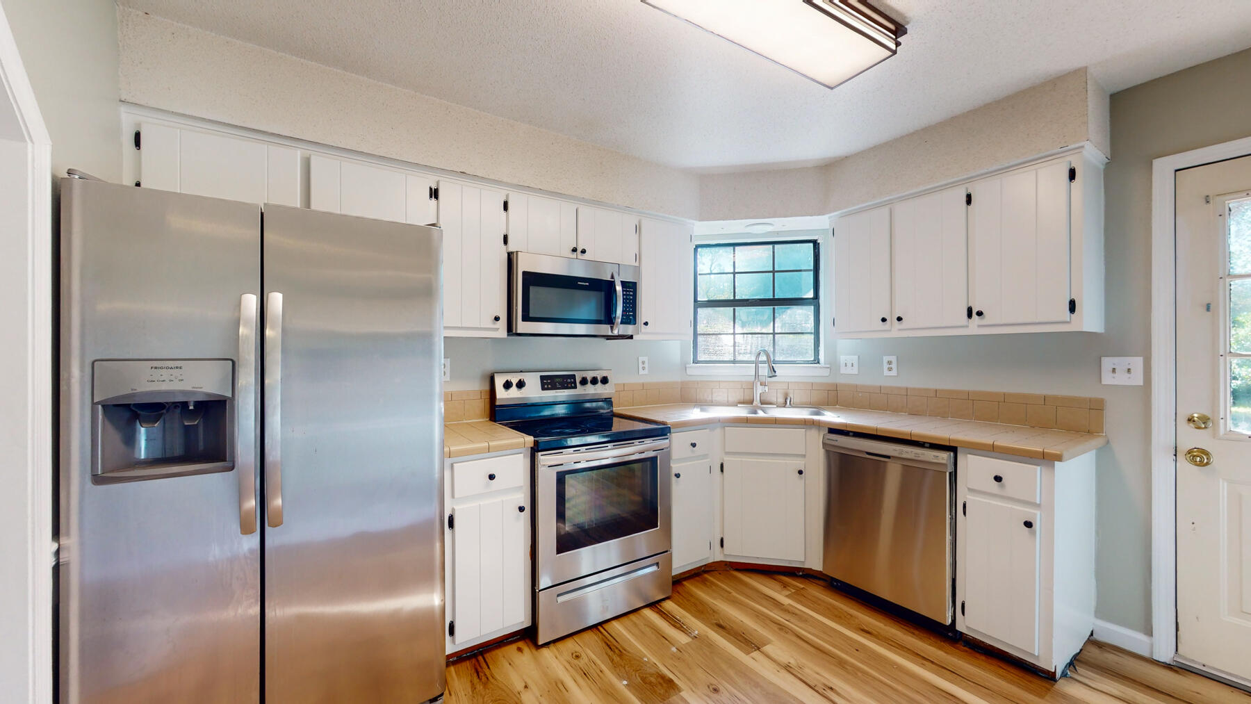 COUNTRYVIEW ESTATES 1ST ADDN - Residential