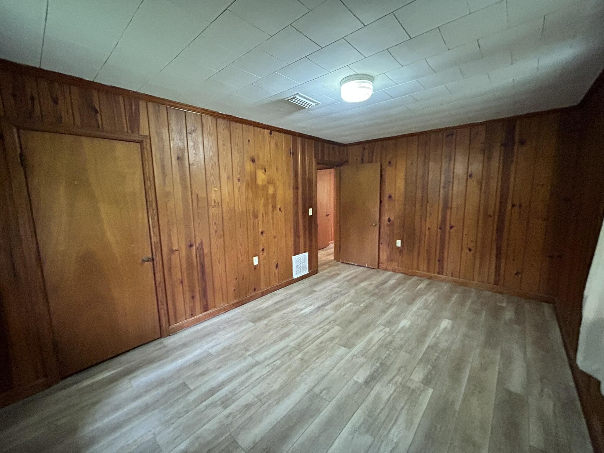 METES & BOUNDS - Residential Lease