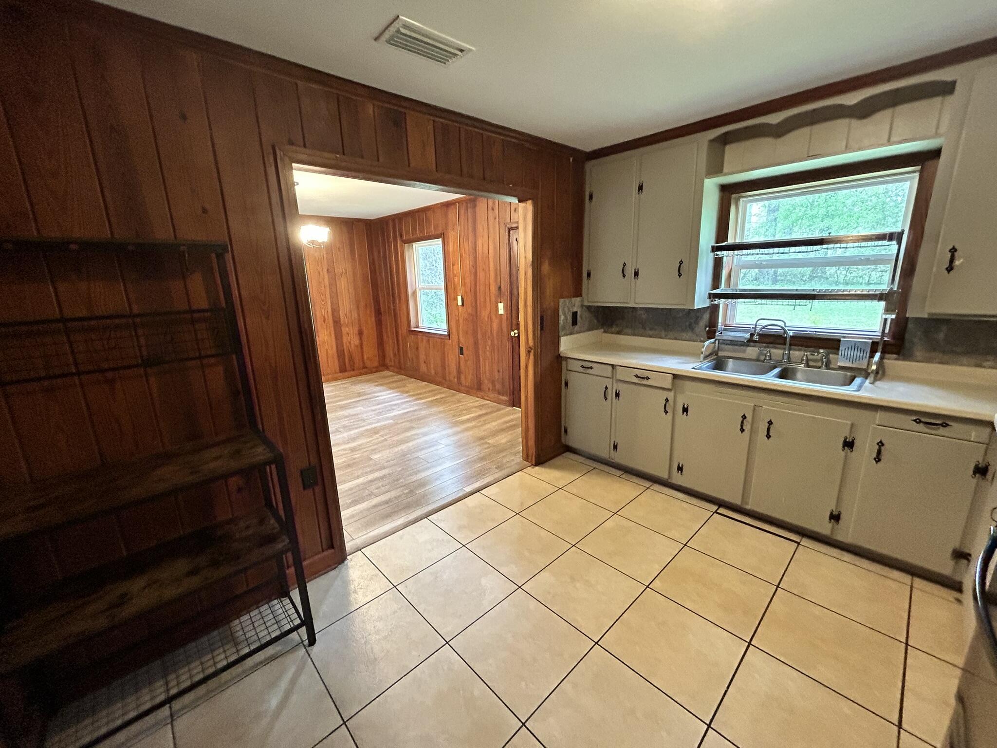 METES & BOUNDS - Residential Lease