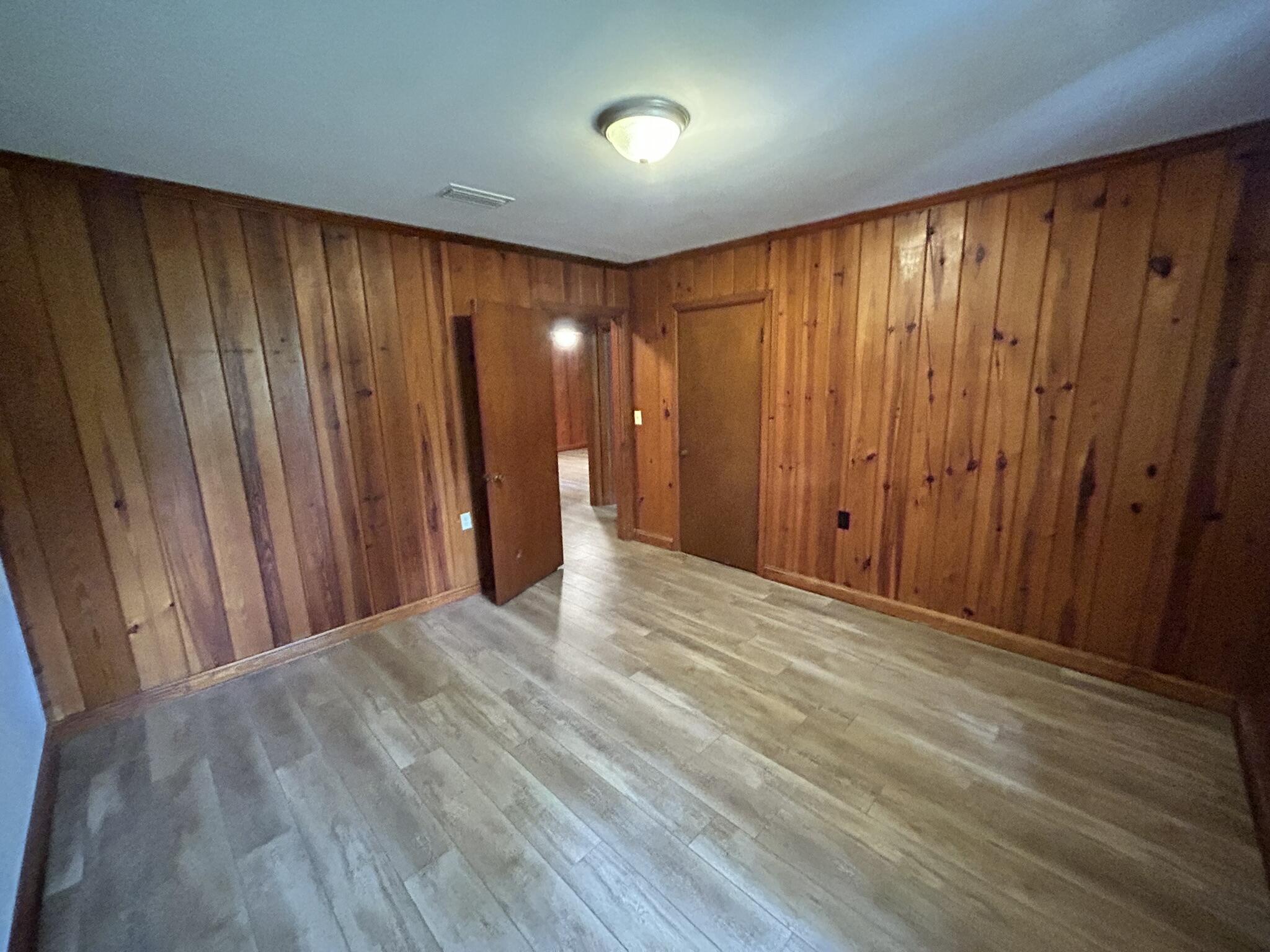 METES & BOUNDS - Residential Lease