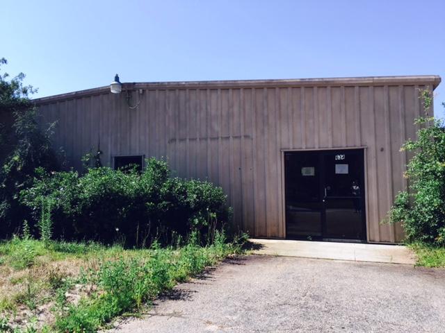 GREAT OPPORTUNITY FOR LARGE, CLIMATE CONTROLLED, FLEX SPACE INDUSTRIAL BLDG IN THE FWB INDUSTRIAL PARK. BACK WHSE IS APPRX 2700SF, FRONT WHSE AND OFFICES APPRX 3600SF, BREAK AREA AND 2 BATHROOMS APPRX 364SF. BACK WHSE HAS APPRX 16' OVERHEAD DOOR. MODIFIED GROSS LEASE. TENANT TO PAY CAM CHARGES AND PROPERTY TAXES.