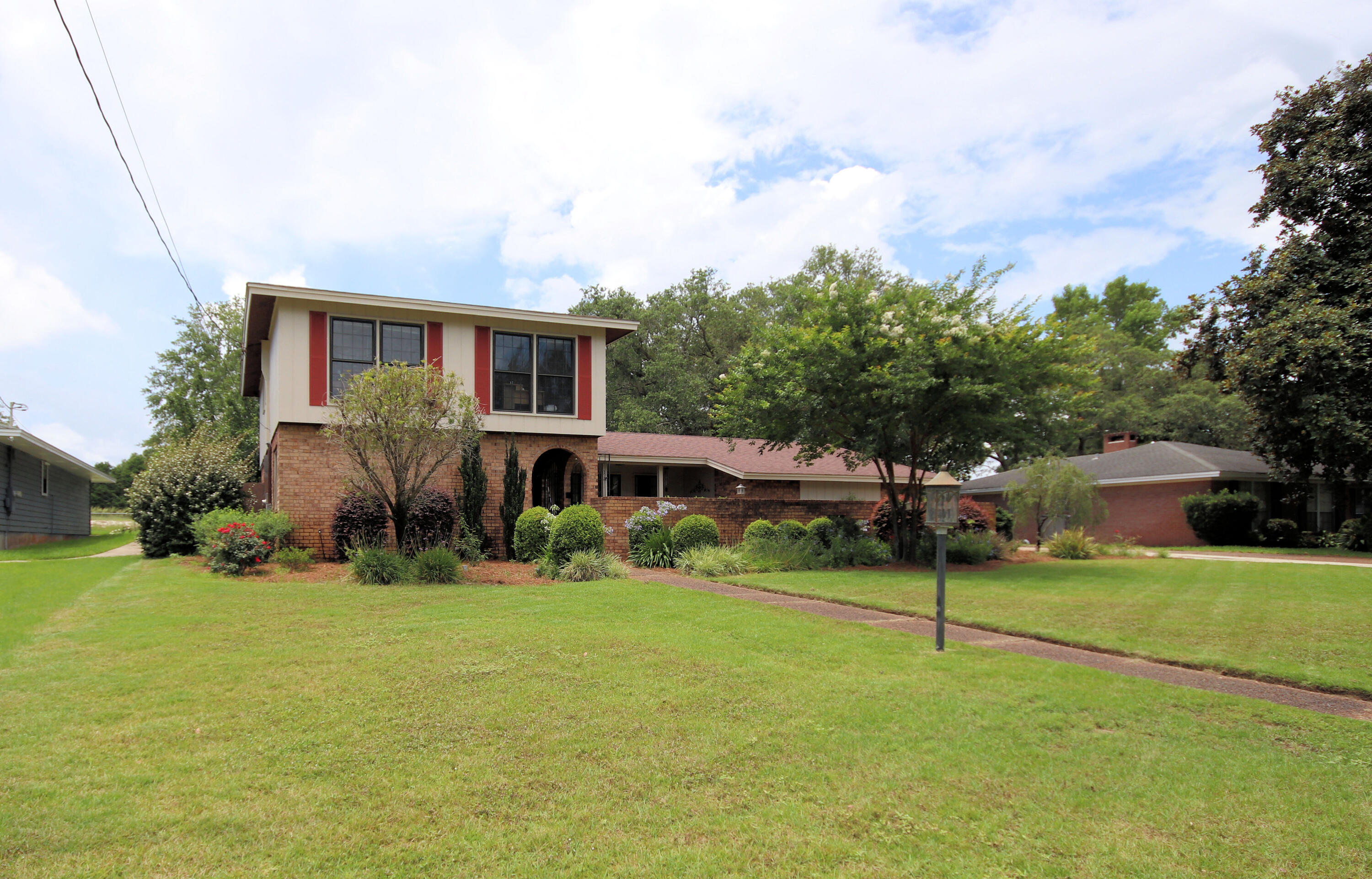 LAKE LORRAINE ESTATES - Residential