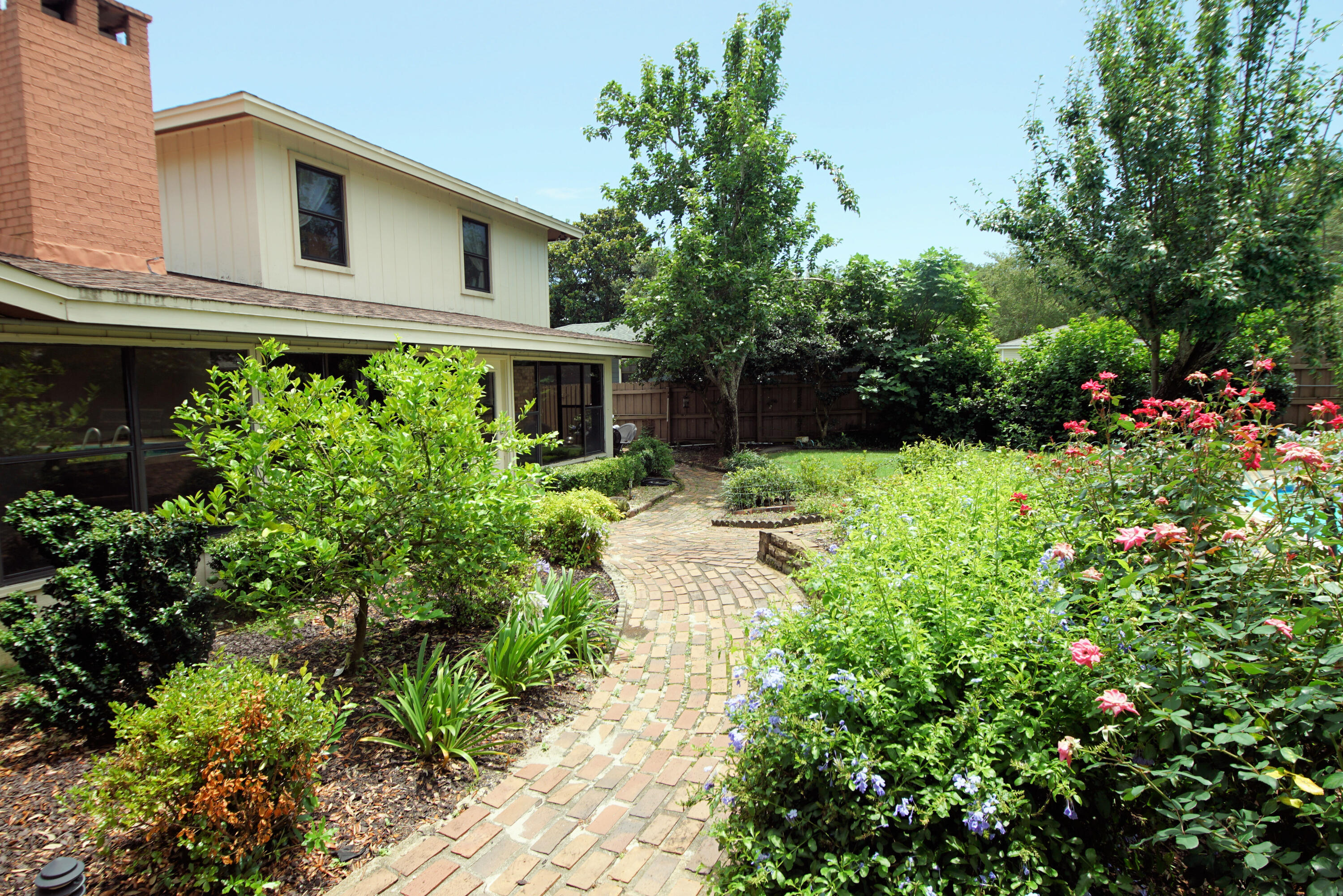 LAKE LORRAINE ESTATES - Residential