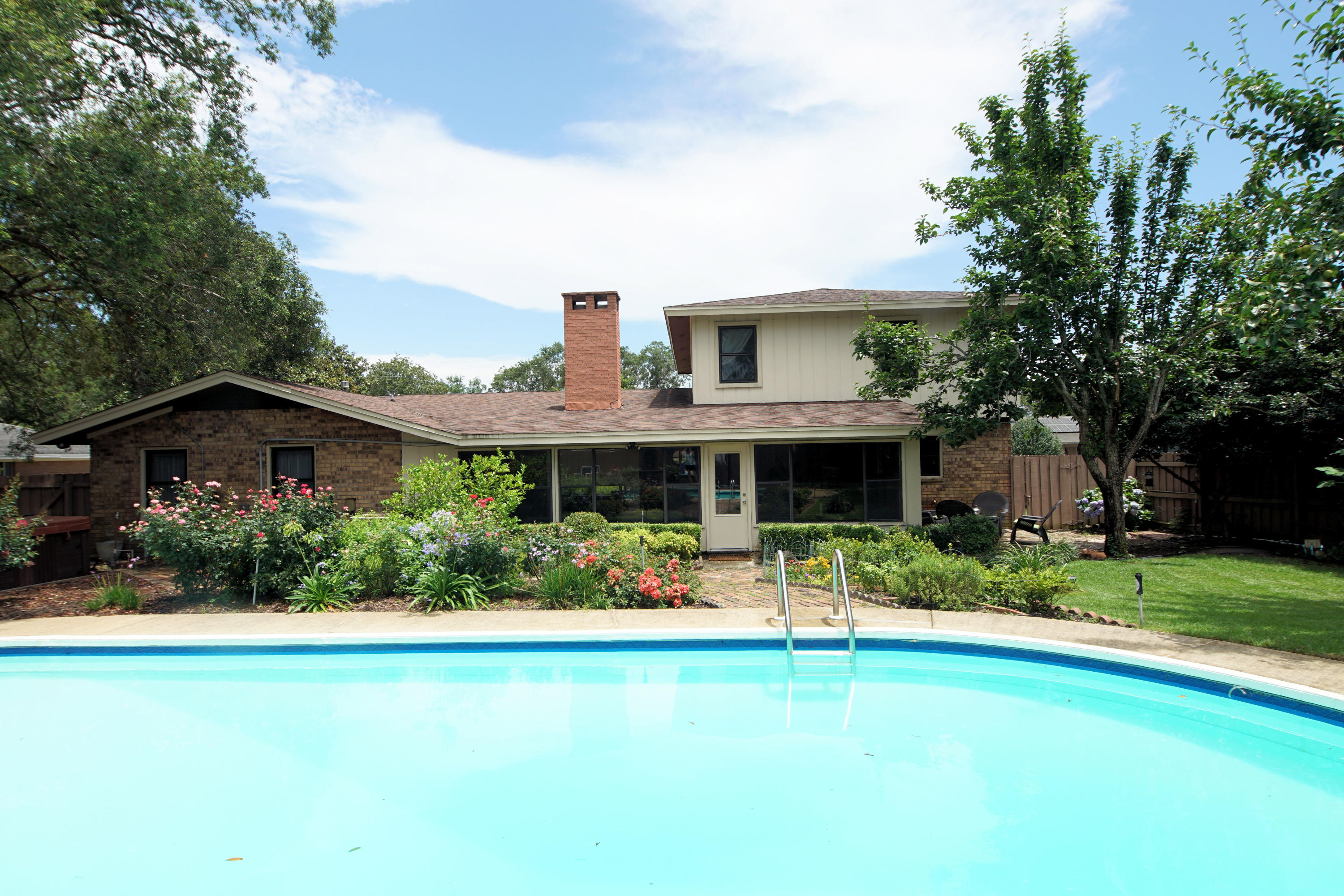 LAKE LORRAINE ESTATES - Residential