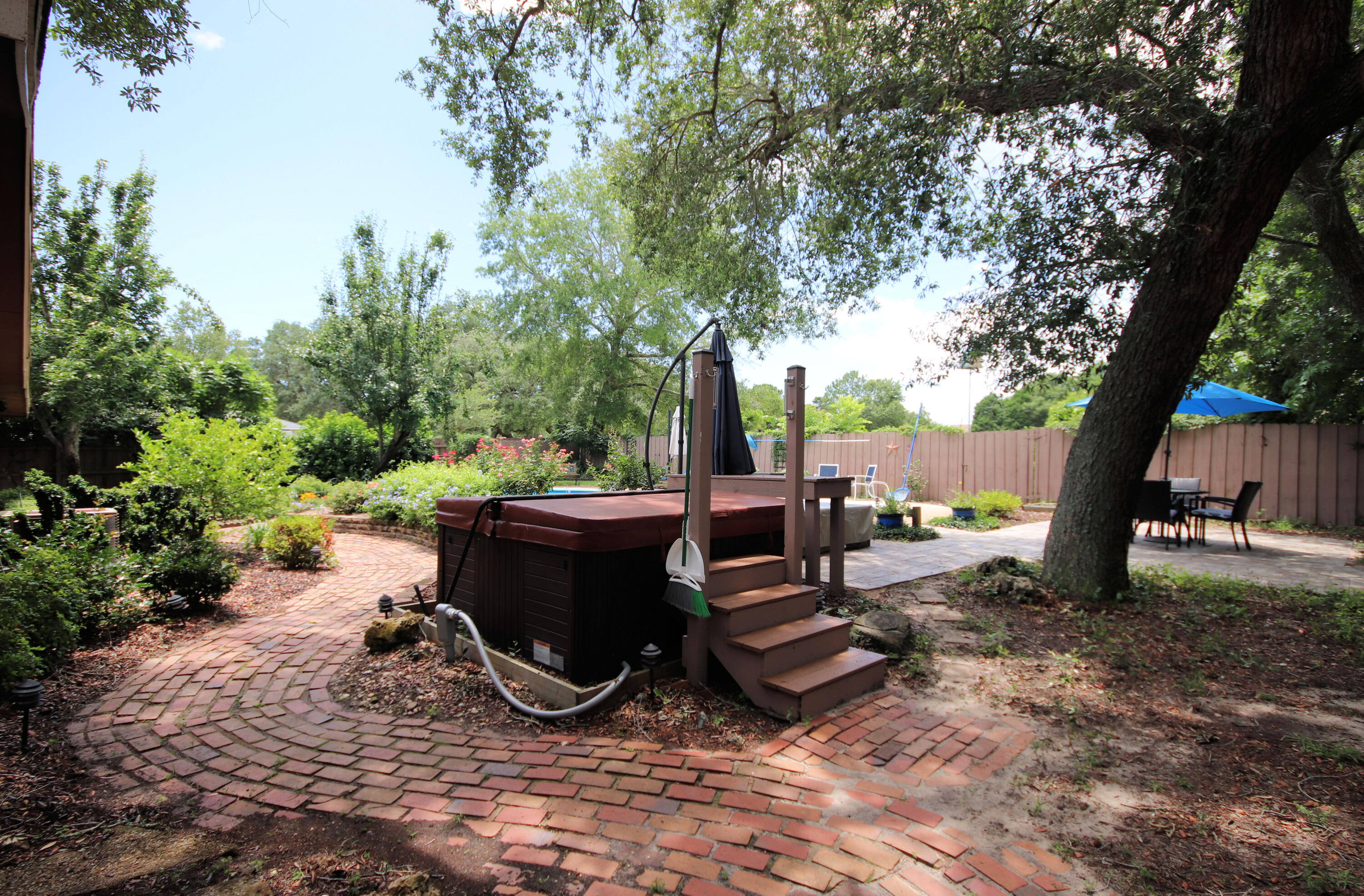 LAKE LORRAINE ESTATES - Residential