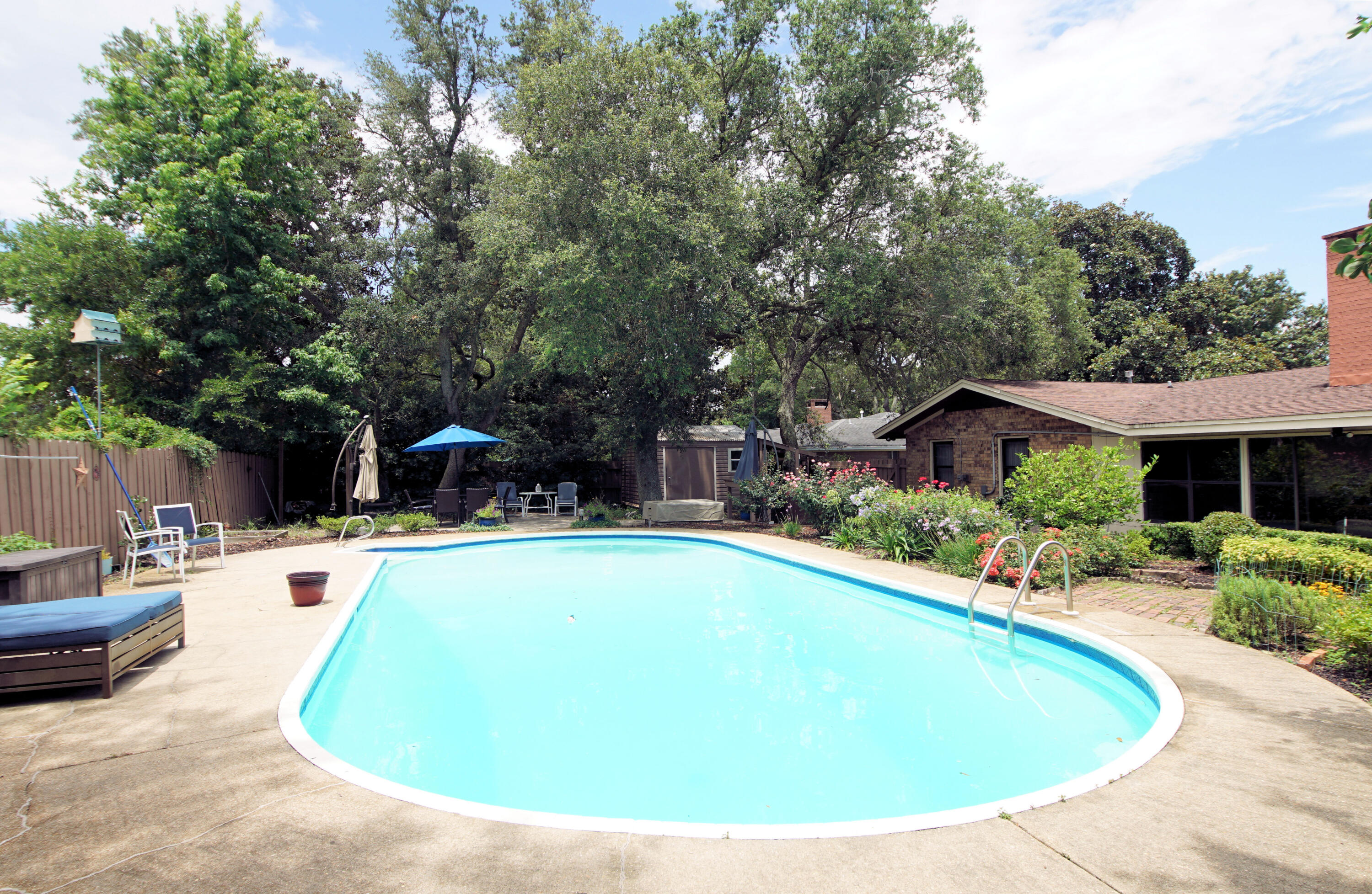 LAKE LORRAINE ESTATES - Residential