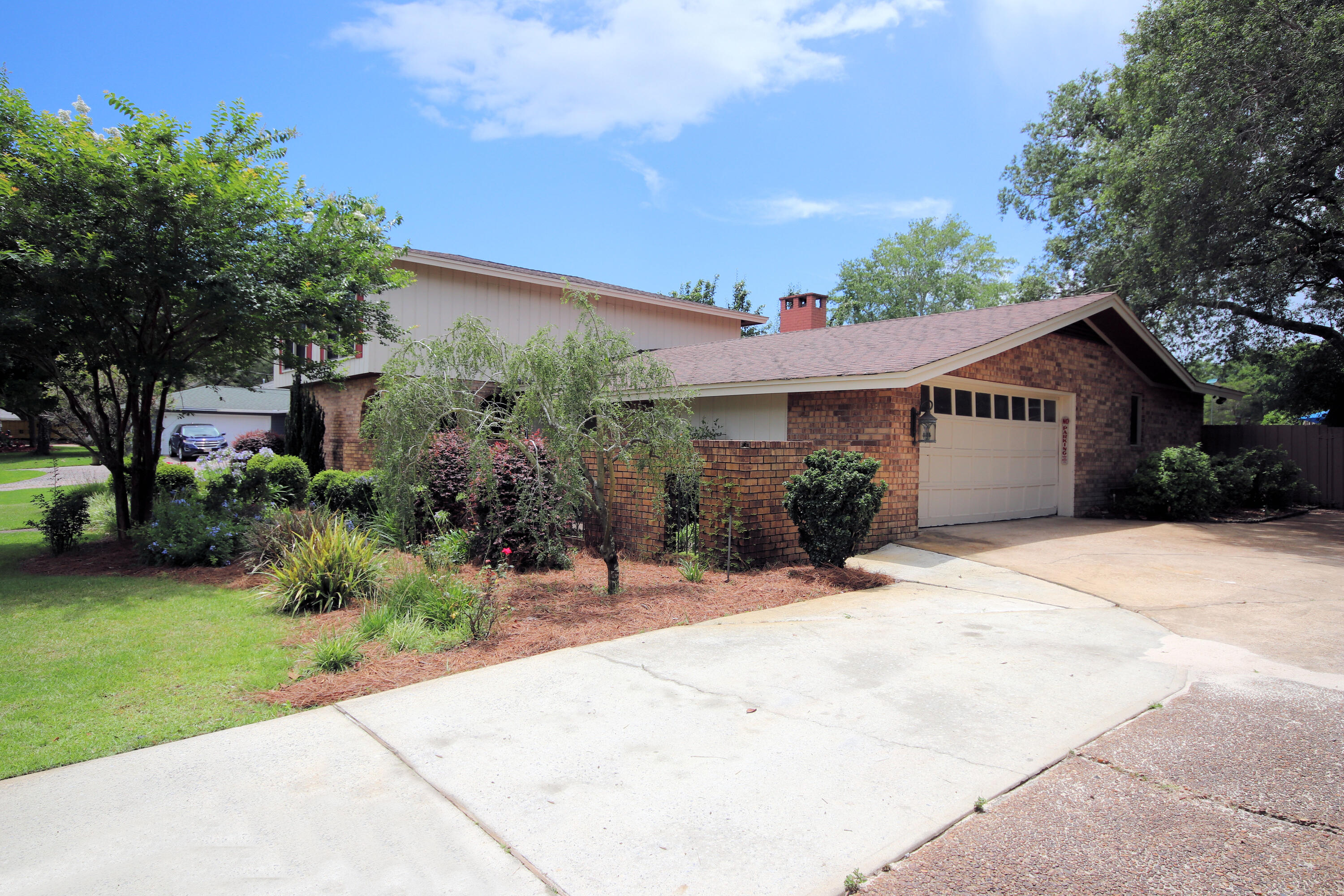 LAKE LORRAINE ESTATES - Residential