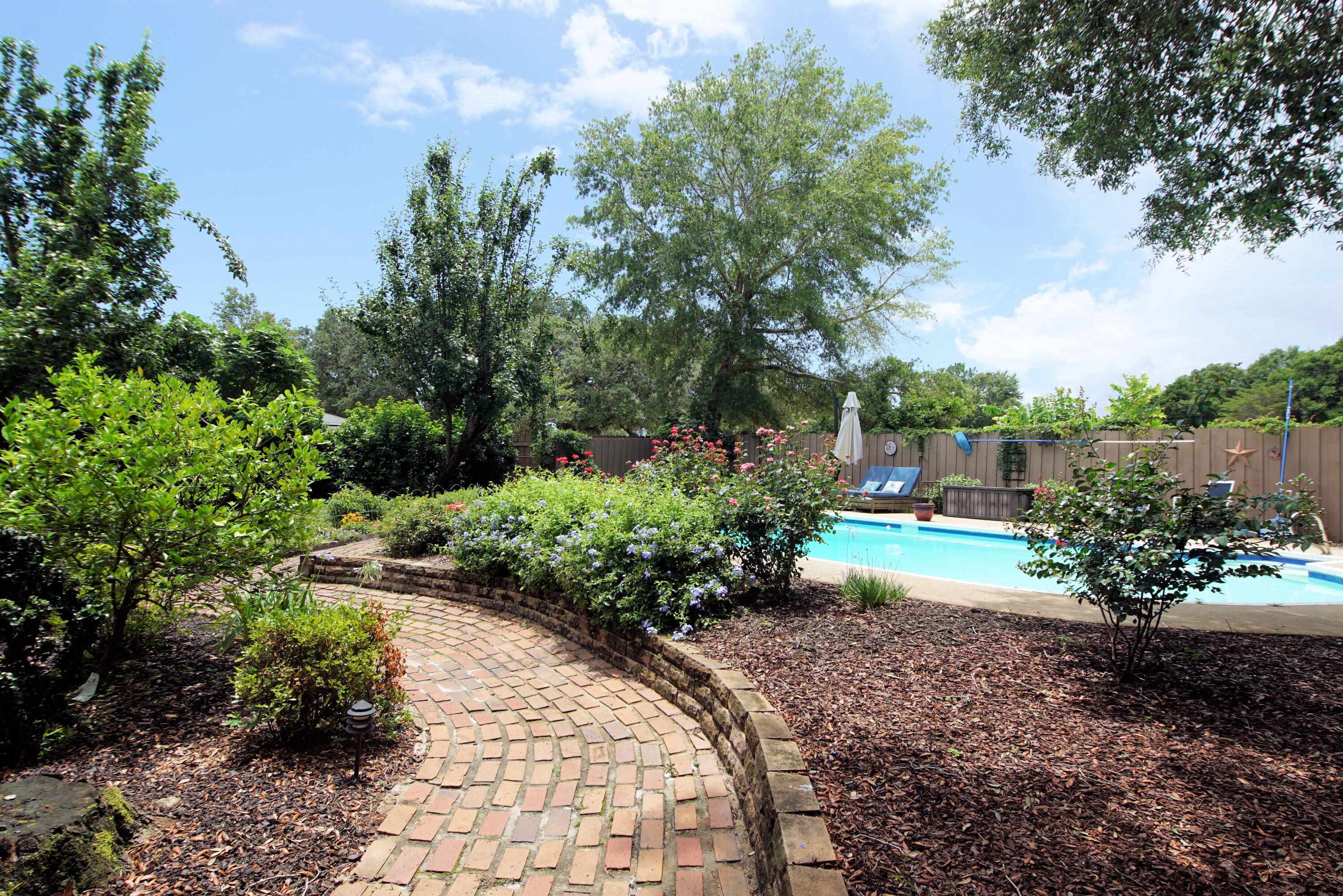 LAKE LORRAINE ESTATES - Residential