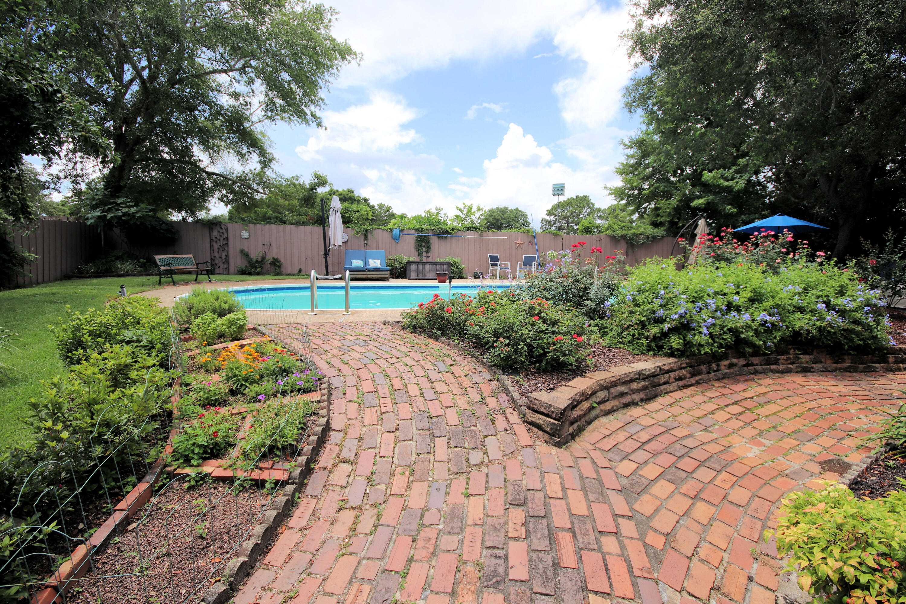 LAKE LORRAINE ESTATES - Residential