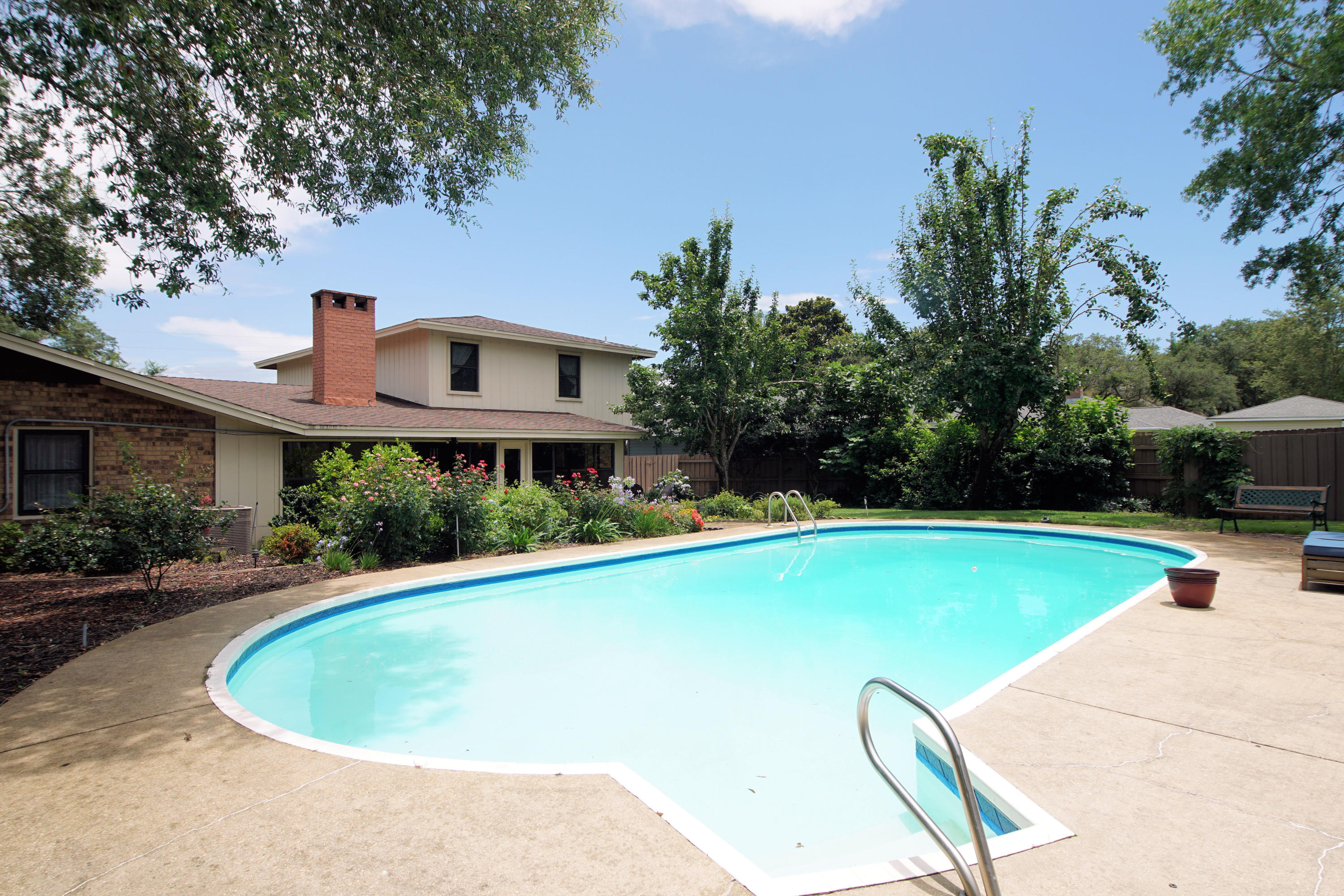 LAKE LORRAINE ESTATES - Residential