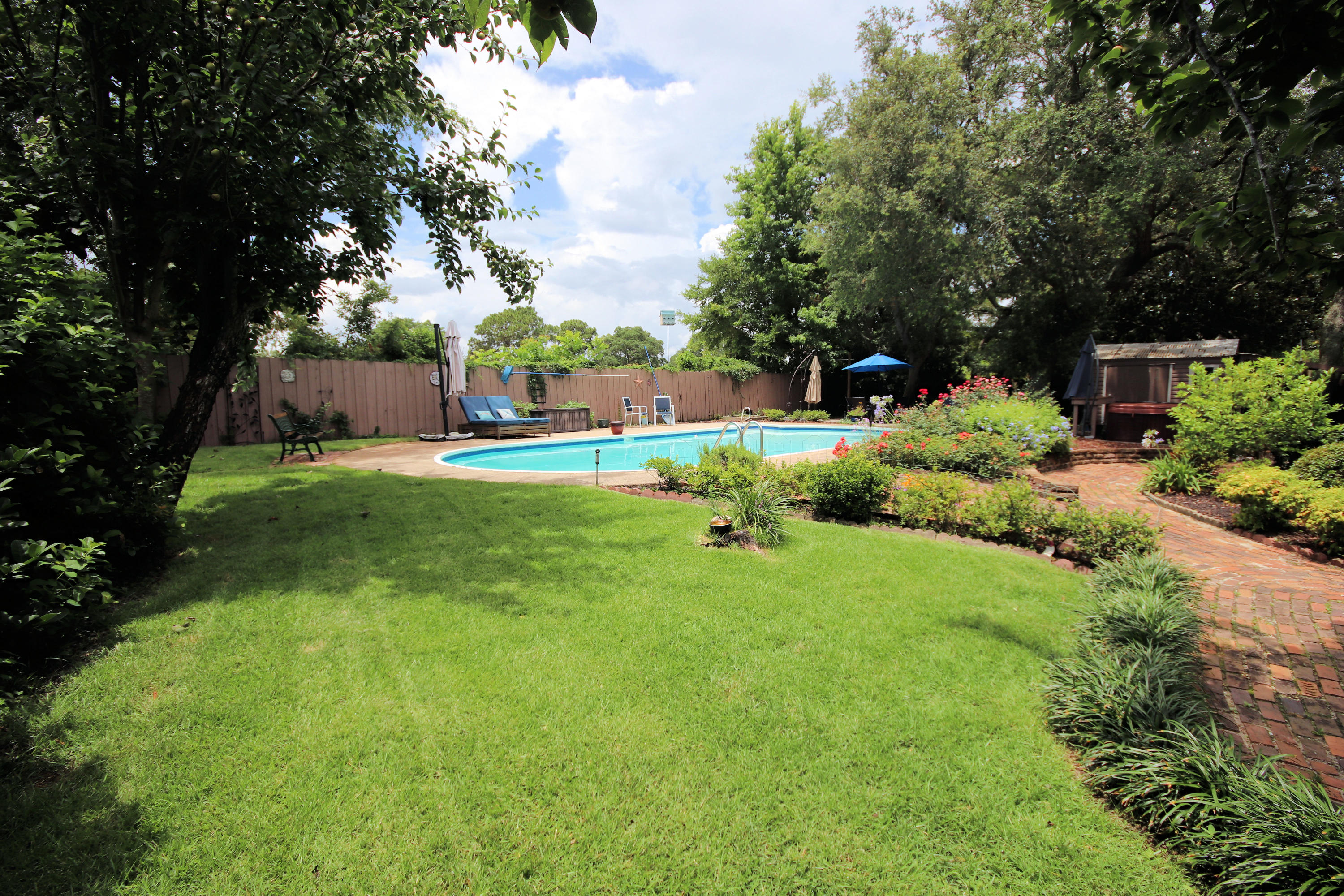 LAKE LORRAINE ESTATES - Residential